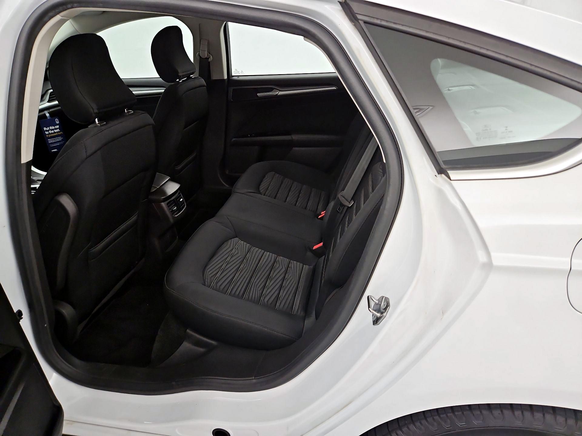 Thumbnail: 2016 Ford Fusion - 19