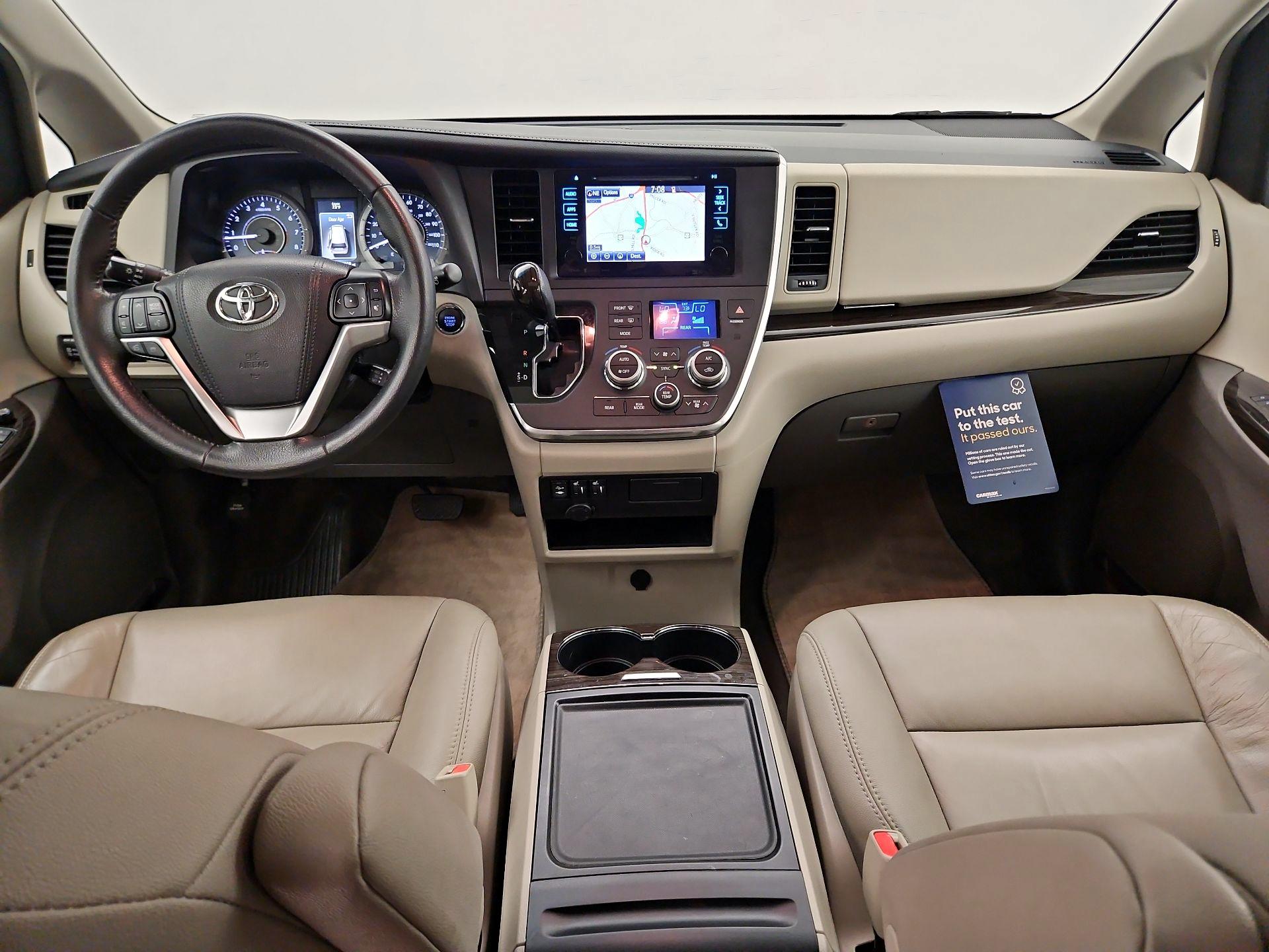 Thumbnail: 2017 Toyota Sienna - 9