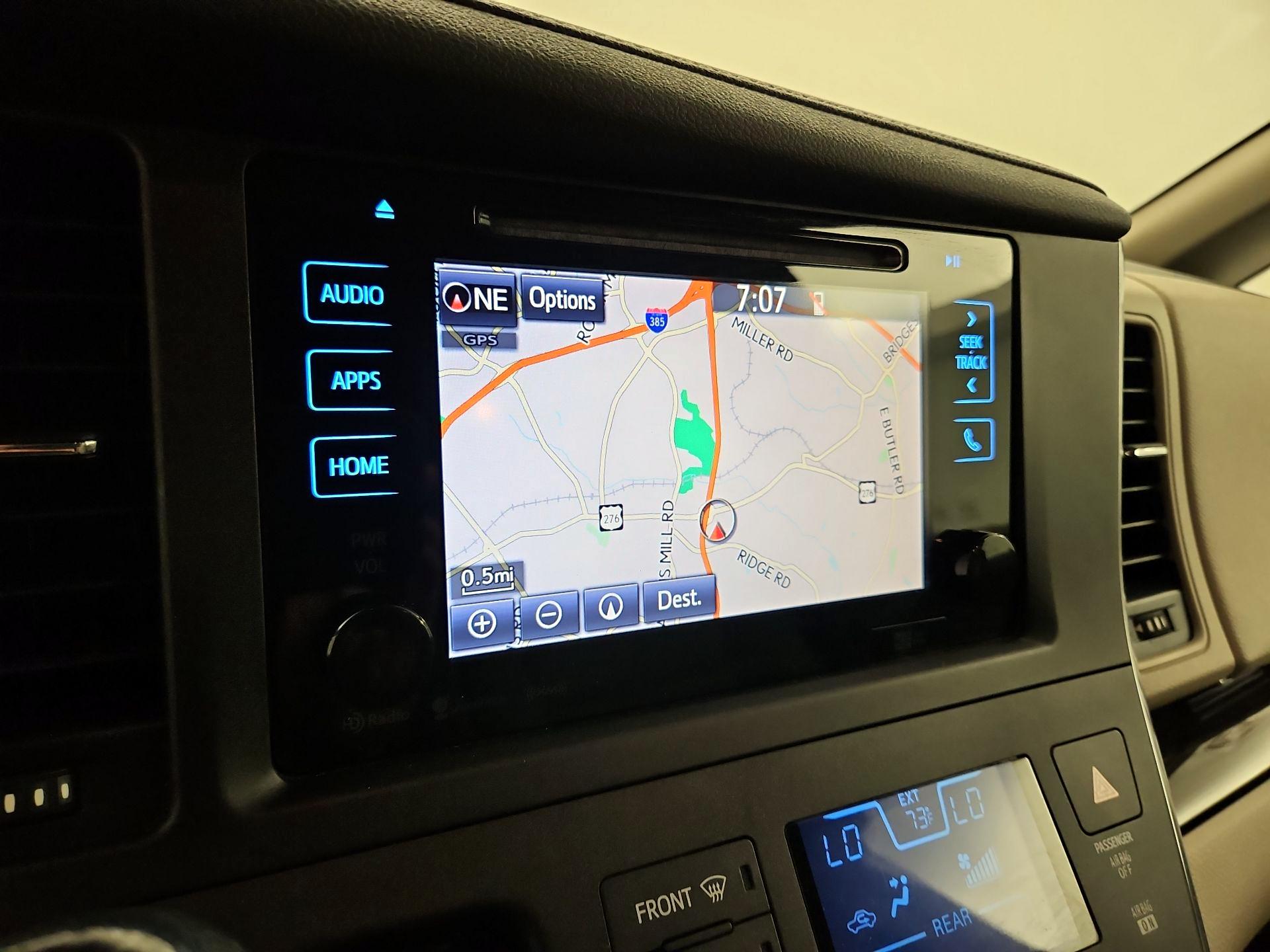 Thumbnail: 2017 Toyota Sienna - 14