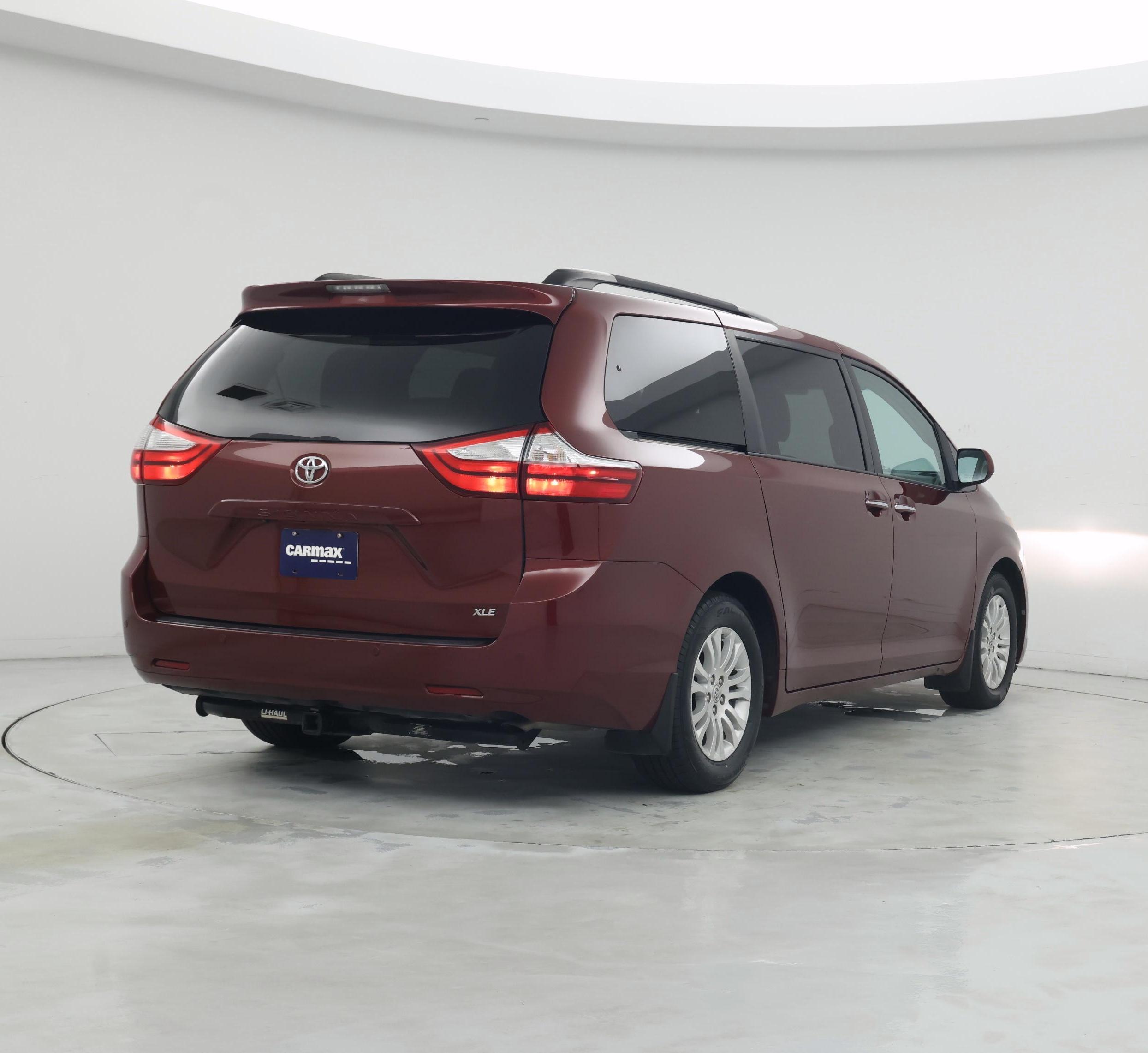 Thumbnail: 2017 Toyota Sienna - 8