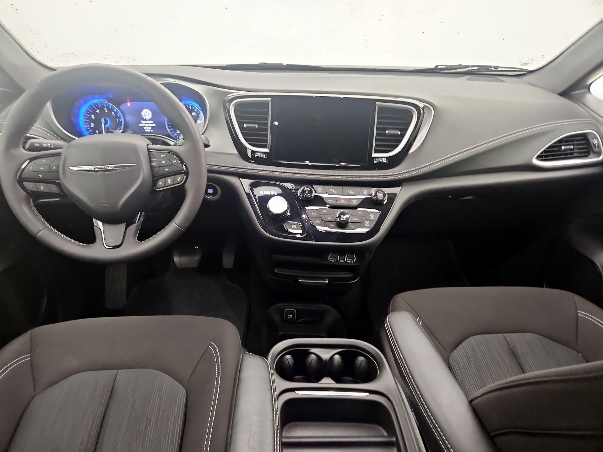 Thumbnail: 2023 Chrysler Pacifica - 9