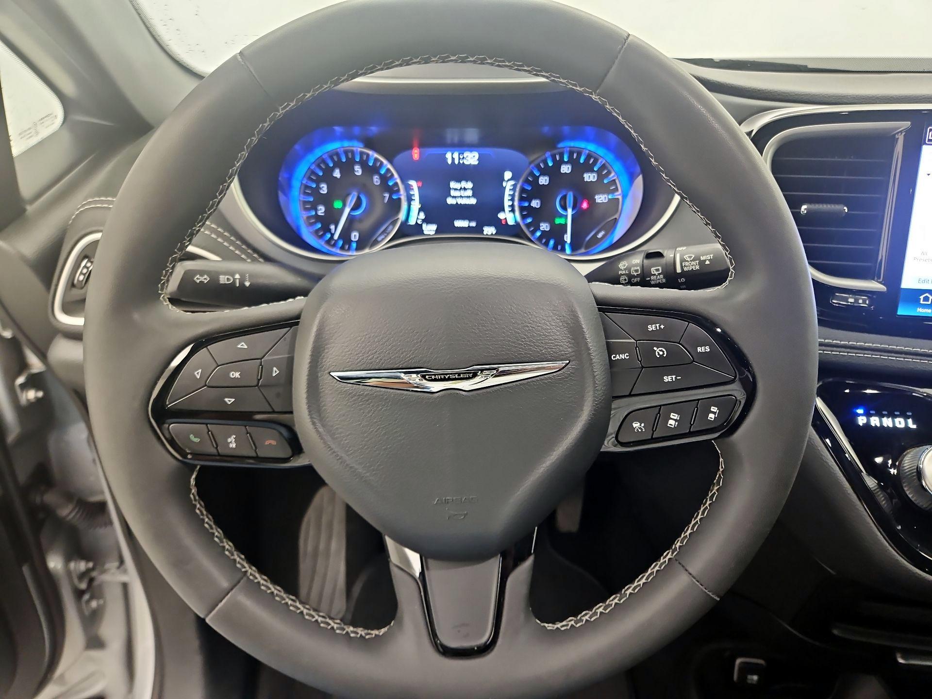 Thumbnail: 2023 Chrysler Pacifica - 10