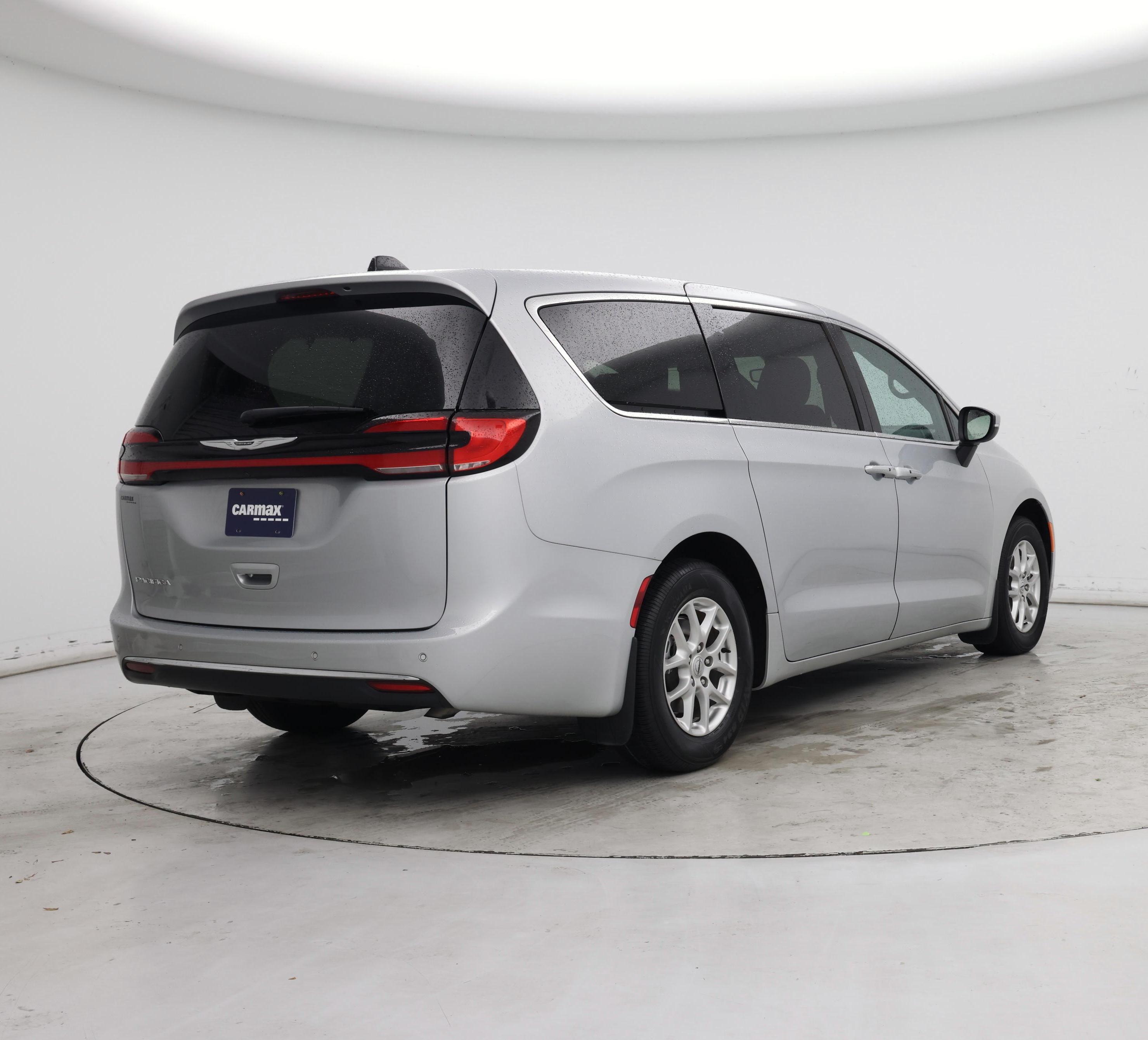 Thumbnail: 2023 Chrysler Pacifica - 8