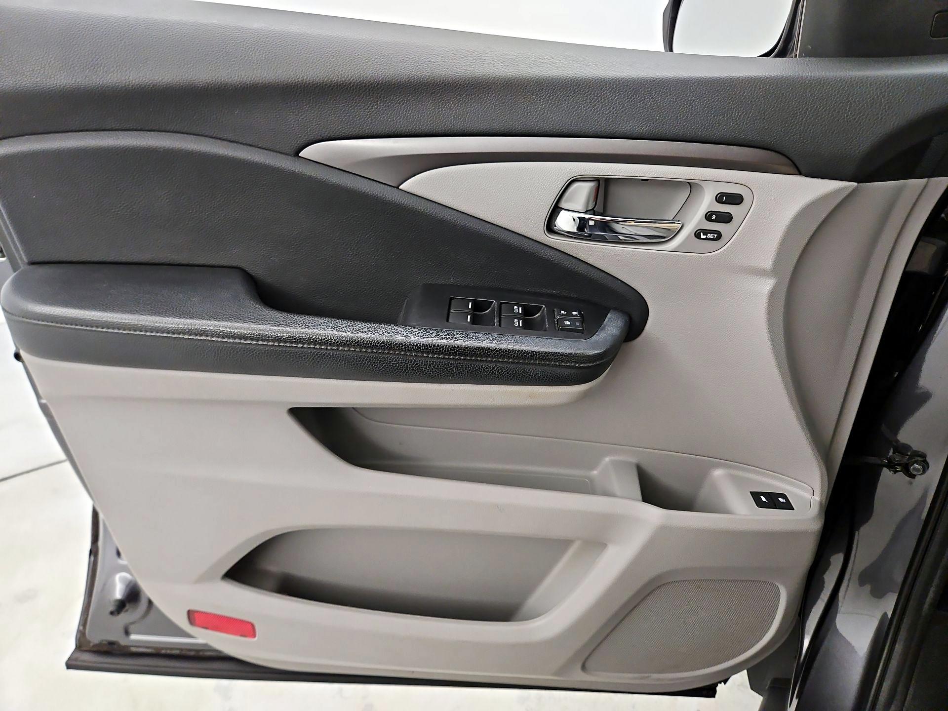 Thumbnail: 2019 Honda Pilot - 12