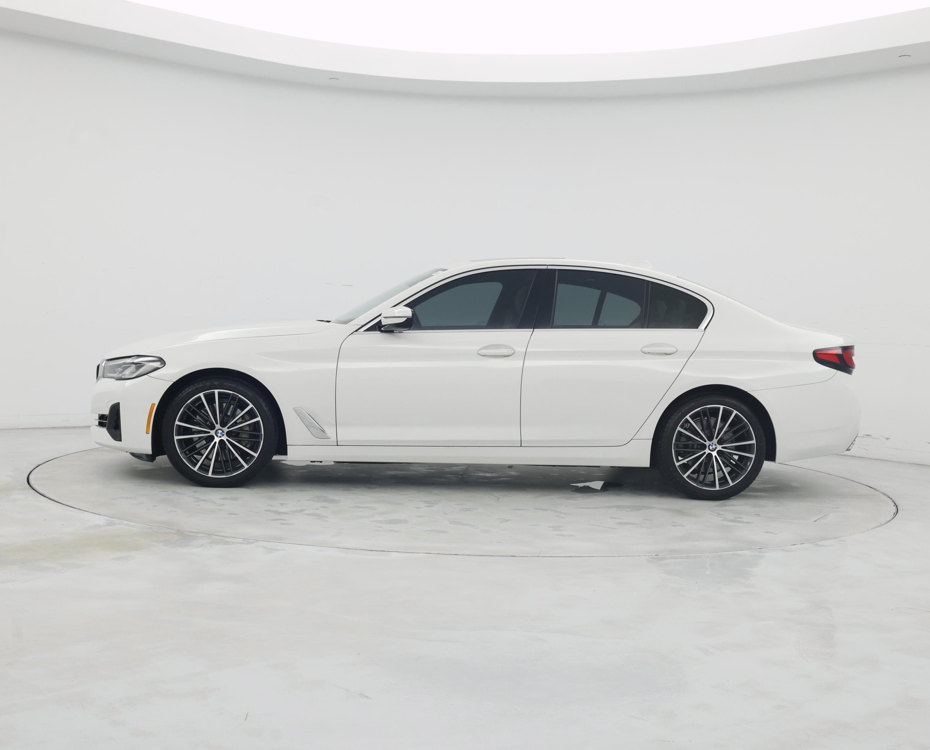 Thumbnail: 2021 BMW 5 Series - 3