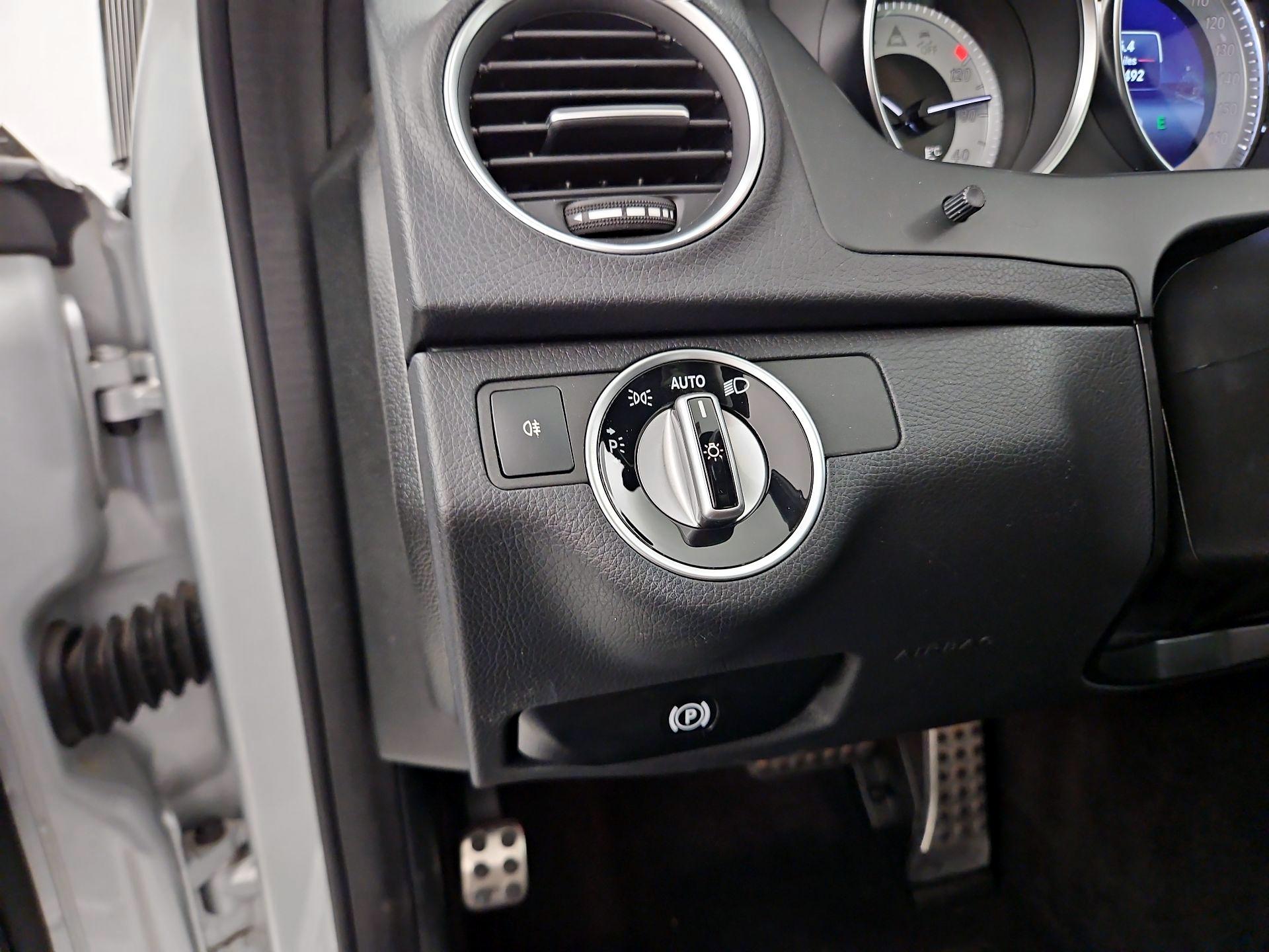 Thumbnail: 2015 Mercedes-Benz C-Class - 13