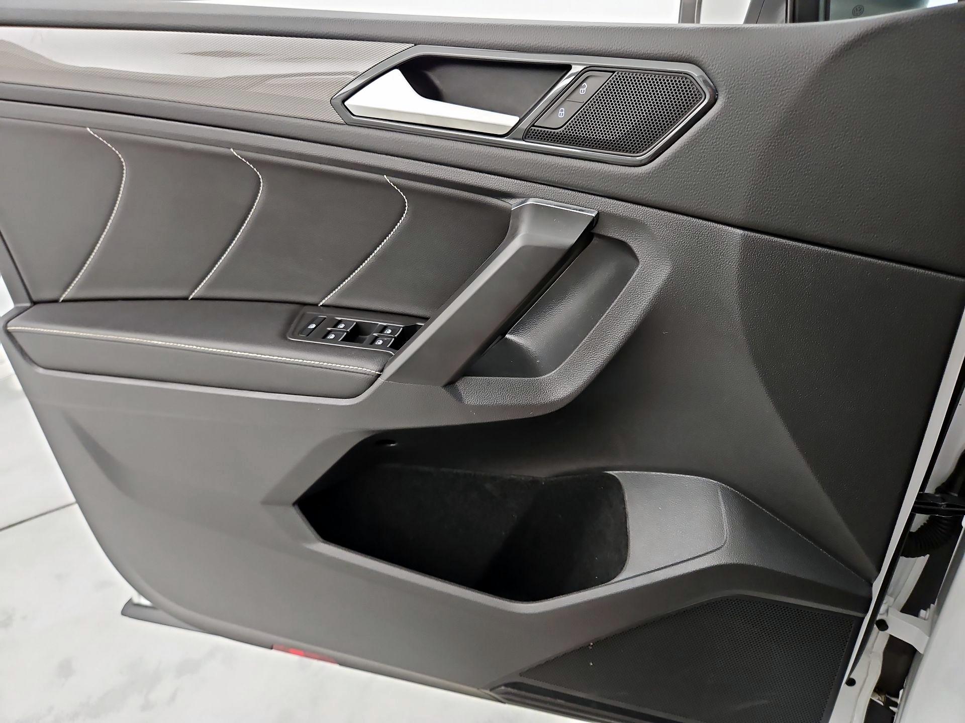 Thumbnail: 2022 Volkswagen Tiguan - 12