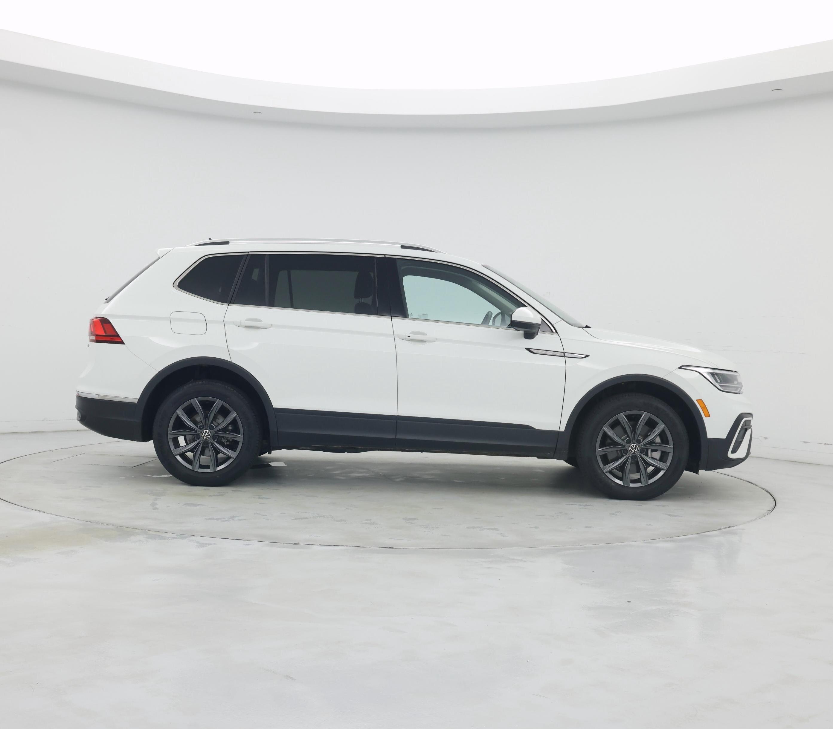 Thumbnail: 2022 Volkswagen Tiguan - 7