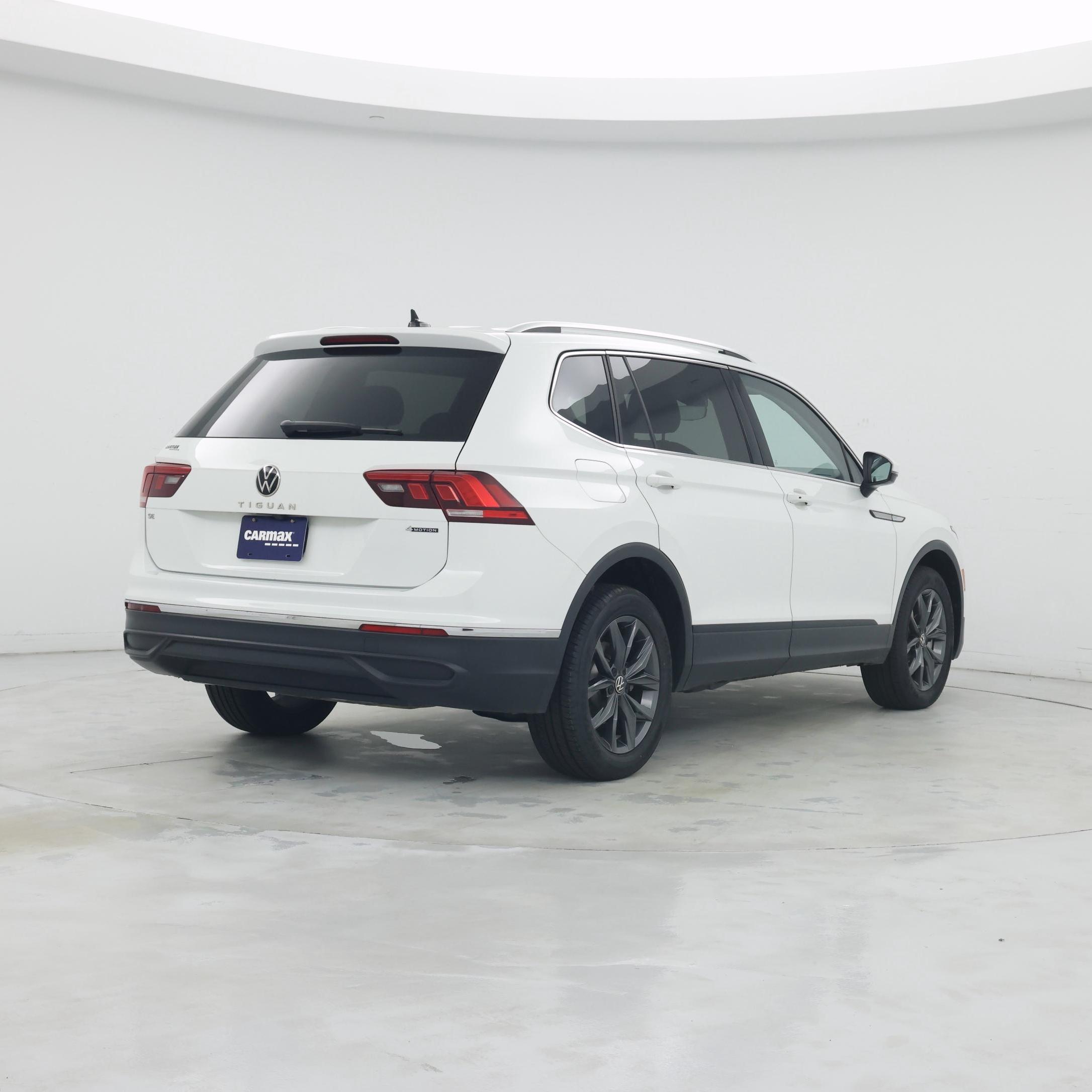 Thumbnail: 2022 Volkswagen Tiguan - 8