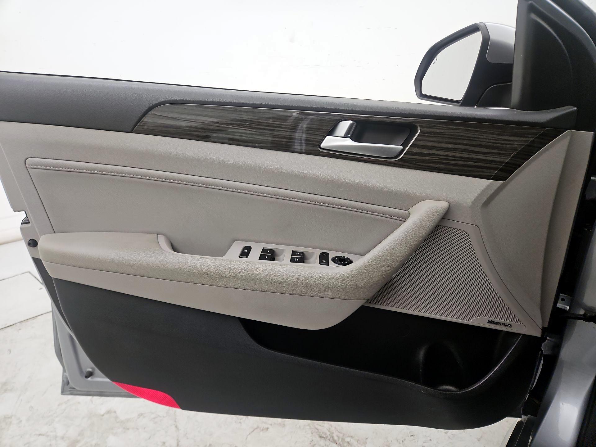 Thumbnail: 2015 Hyundai Sonata - 12