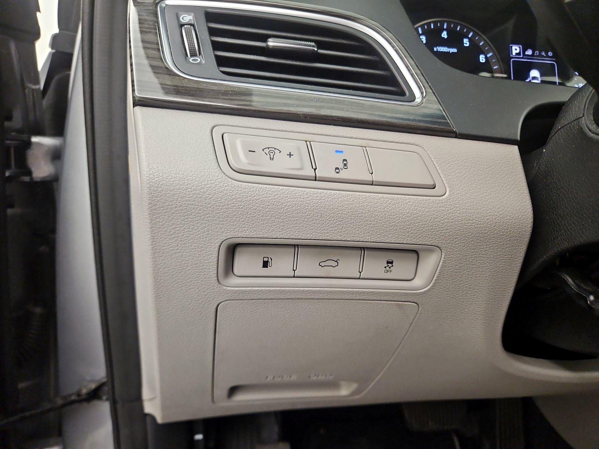 Thumbnail: 2015 Hyundai Sonata - 13