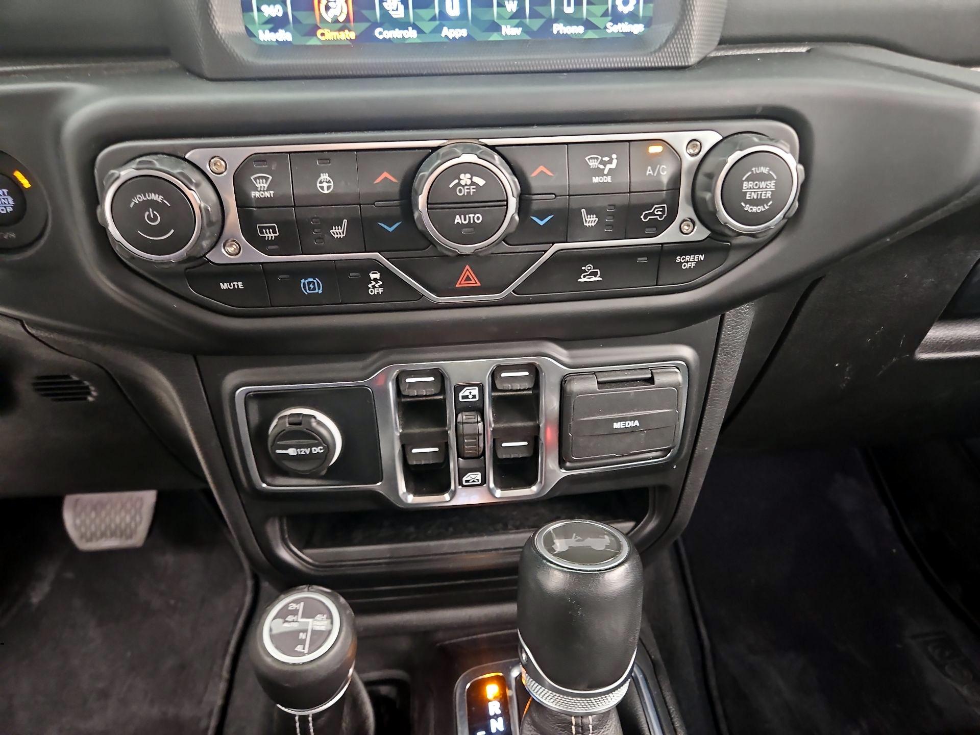 Thumbnail: 2022 Jeep Wrangler - 16