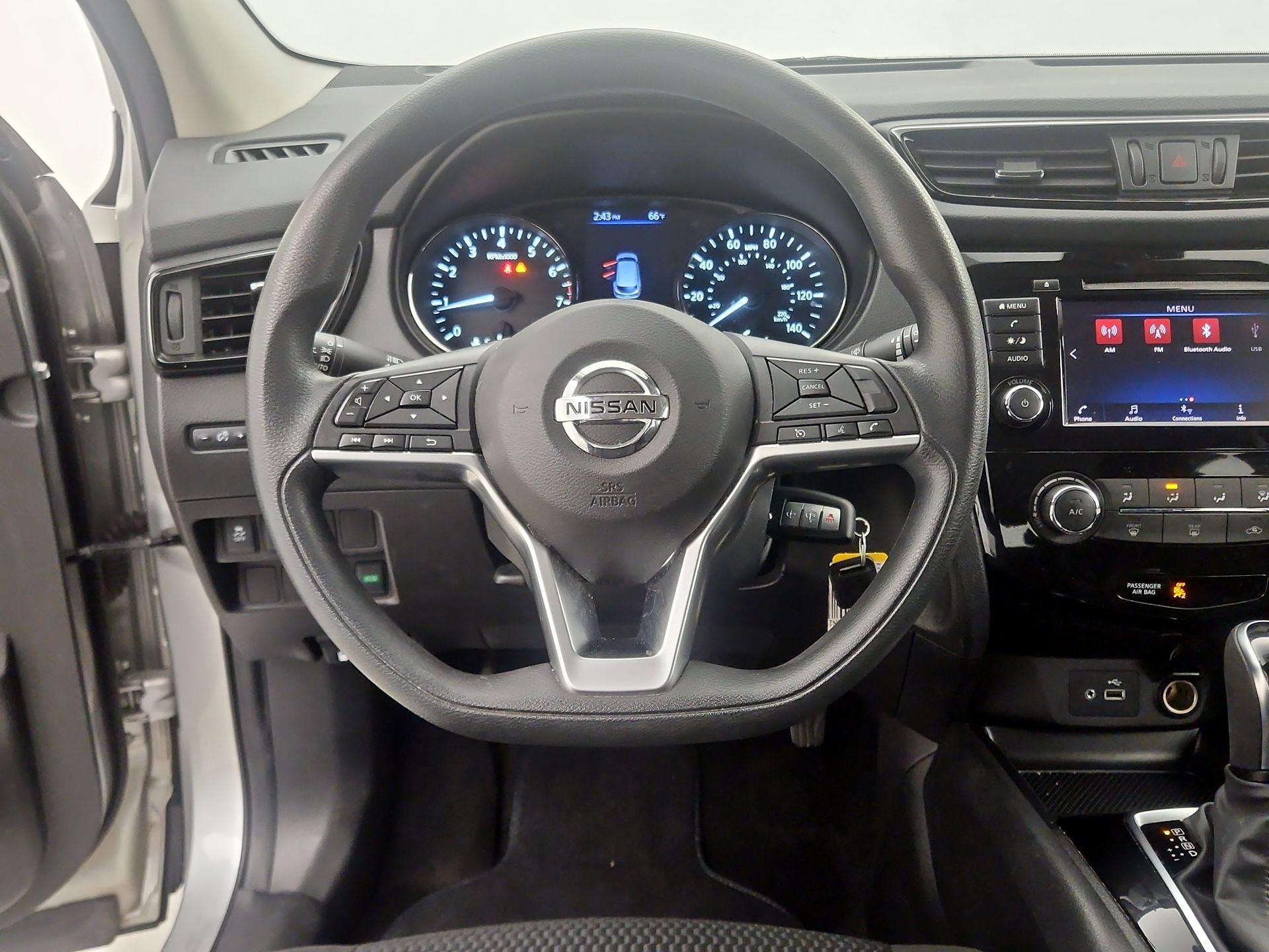 Thumbnail: 2020 Nissan Rogue Sport - 10