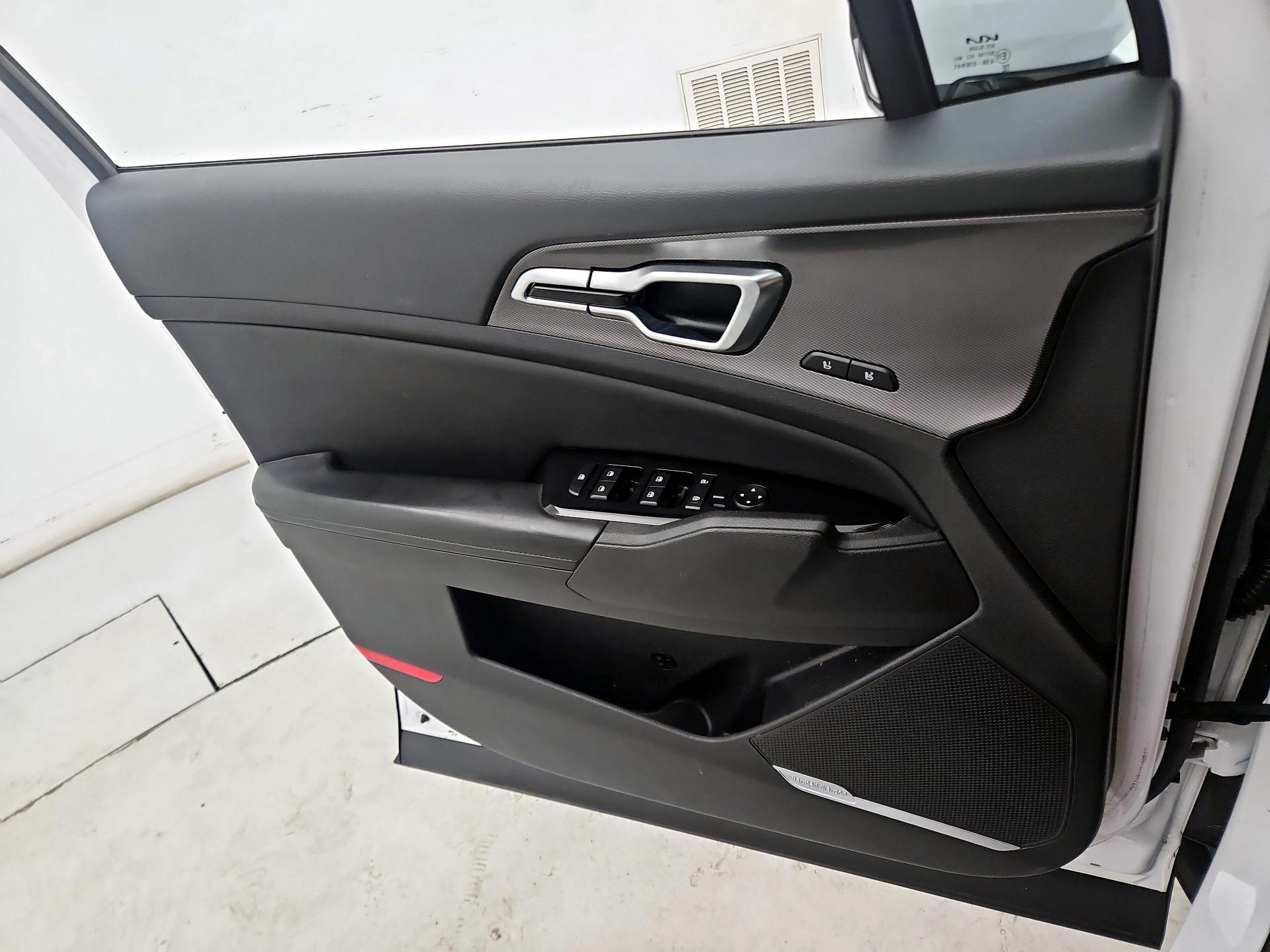 Thumbnail: 2023 Kia Sportage - 12