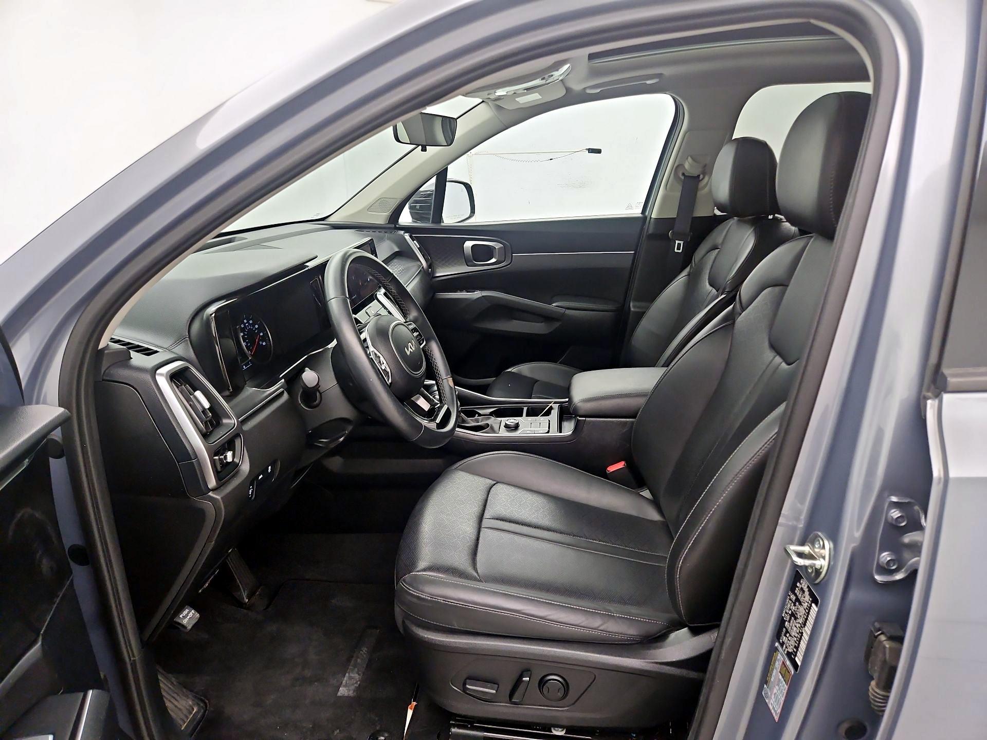 Thumbnail: 2023 Kia Sorento - 11