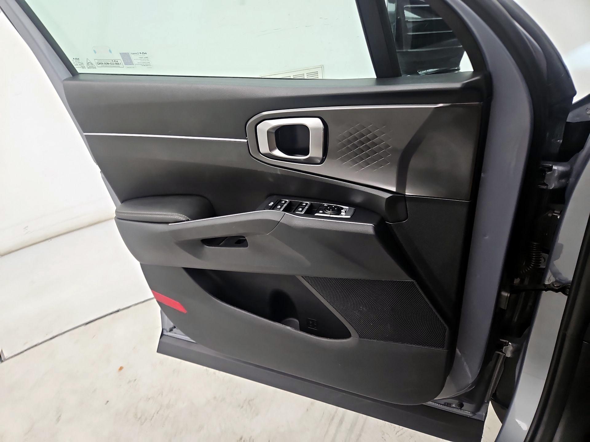 Thumbnail: 2023 Kia Sorento - 12