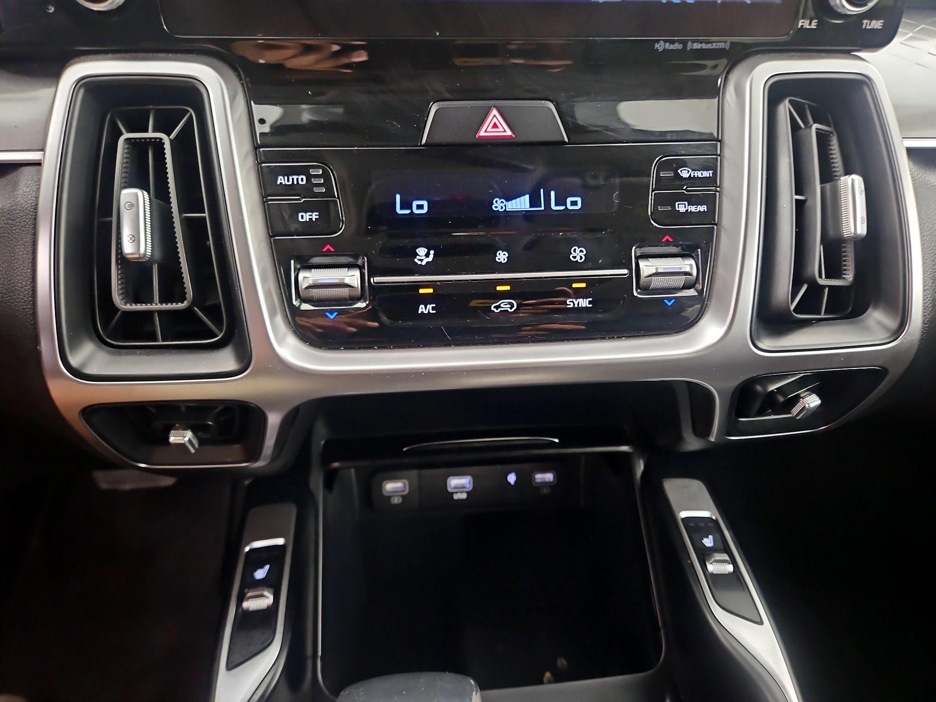 Thumbnail: 2023 Kia Sorento - 17