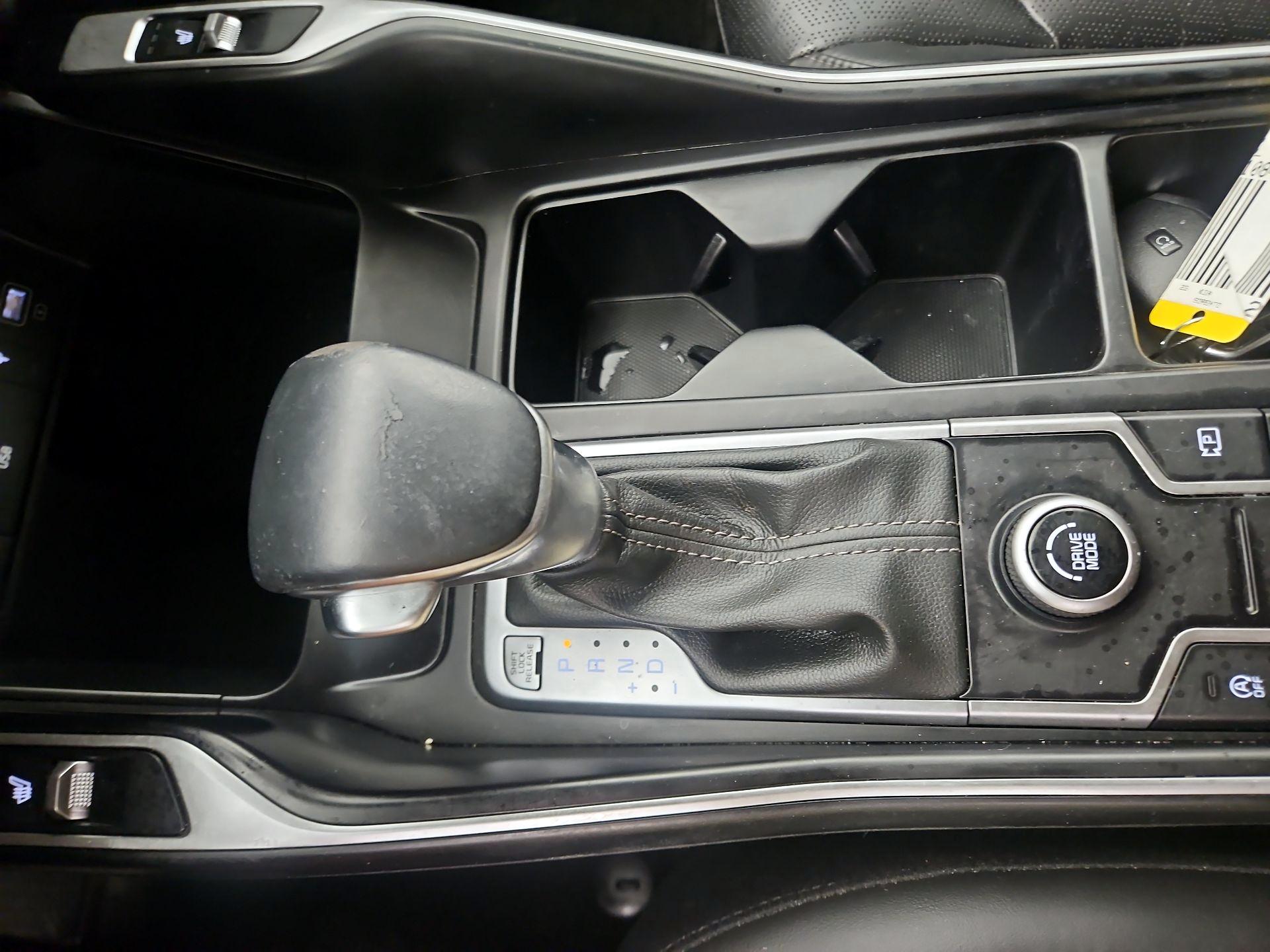 Thumbnail: 2023 Kia Sorento - 18