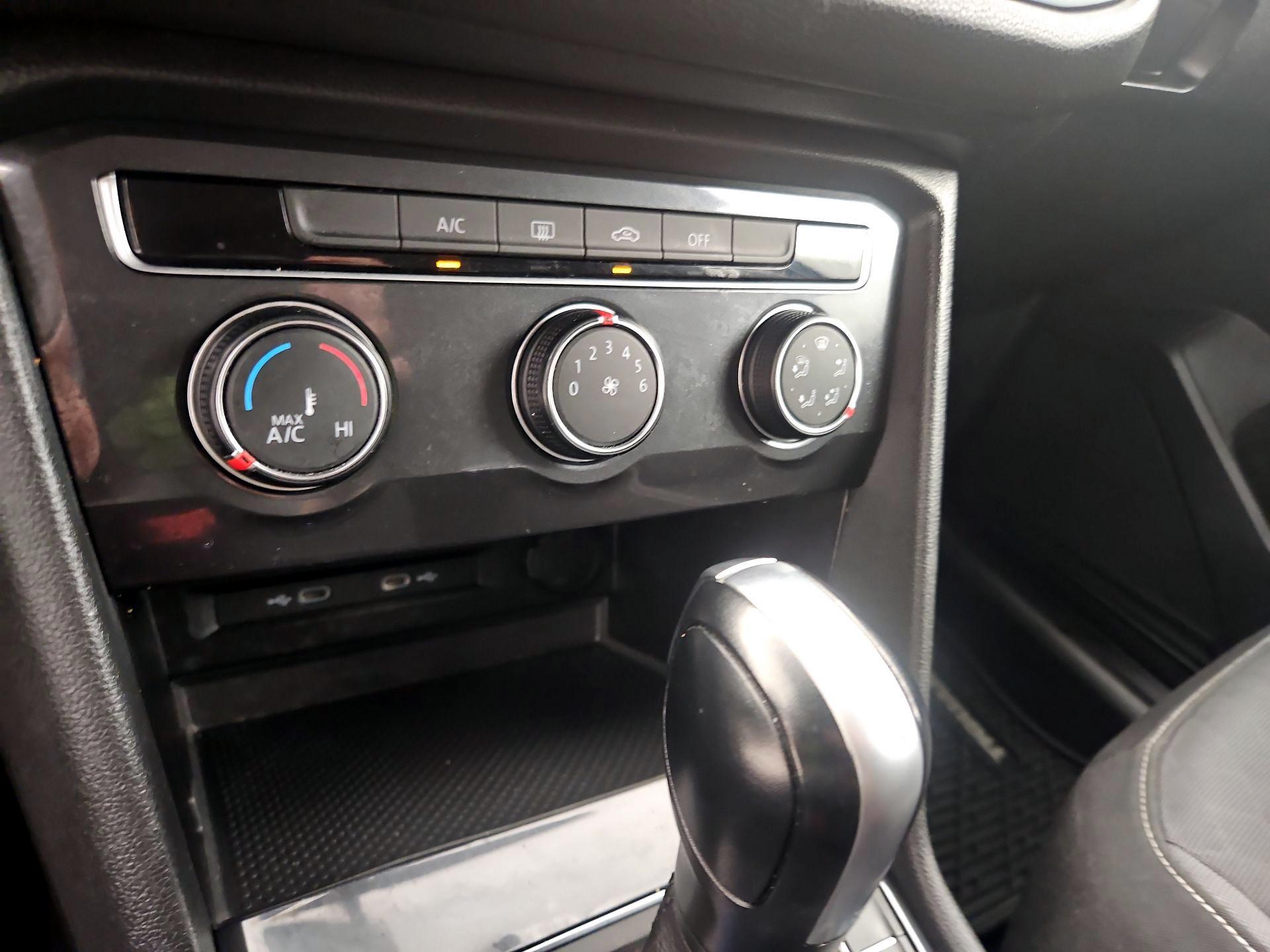 Thumbnail: 2021 Volkswagen Tiguan - 16