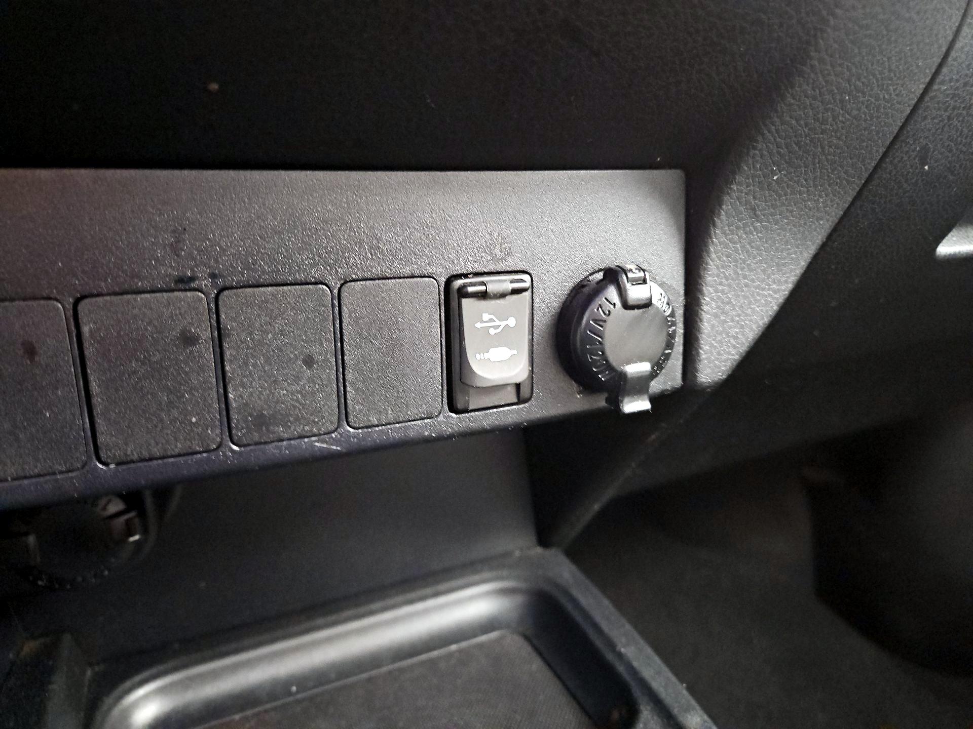 Thumbnail: 2017 Toyota RAV4 - 18