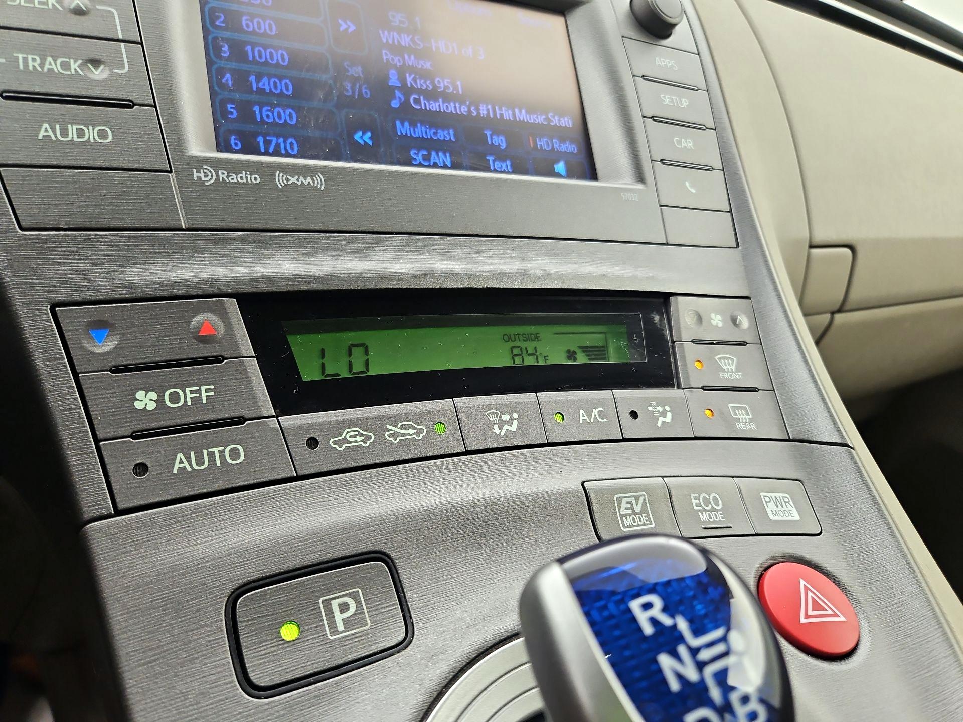 Thumbnail: 2015 Toyota Prius - 16