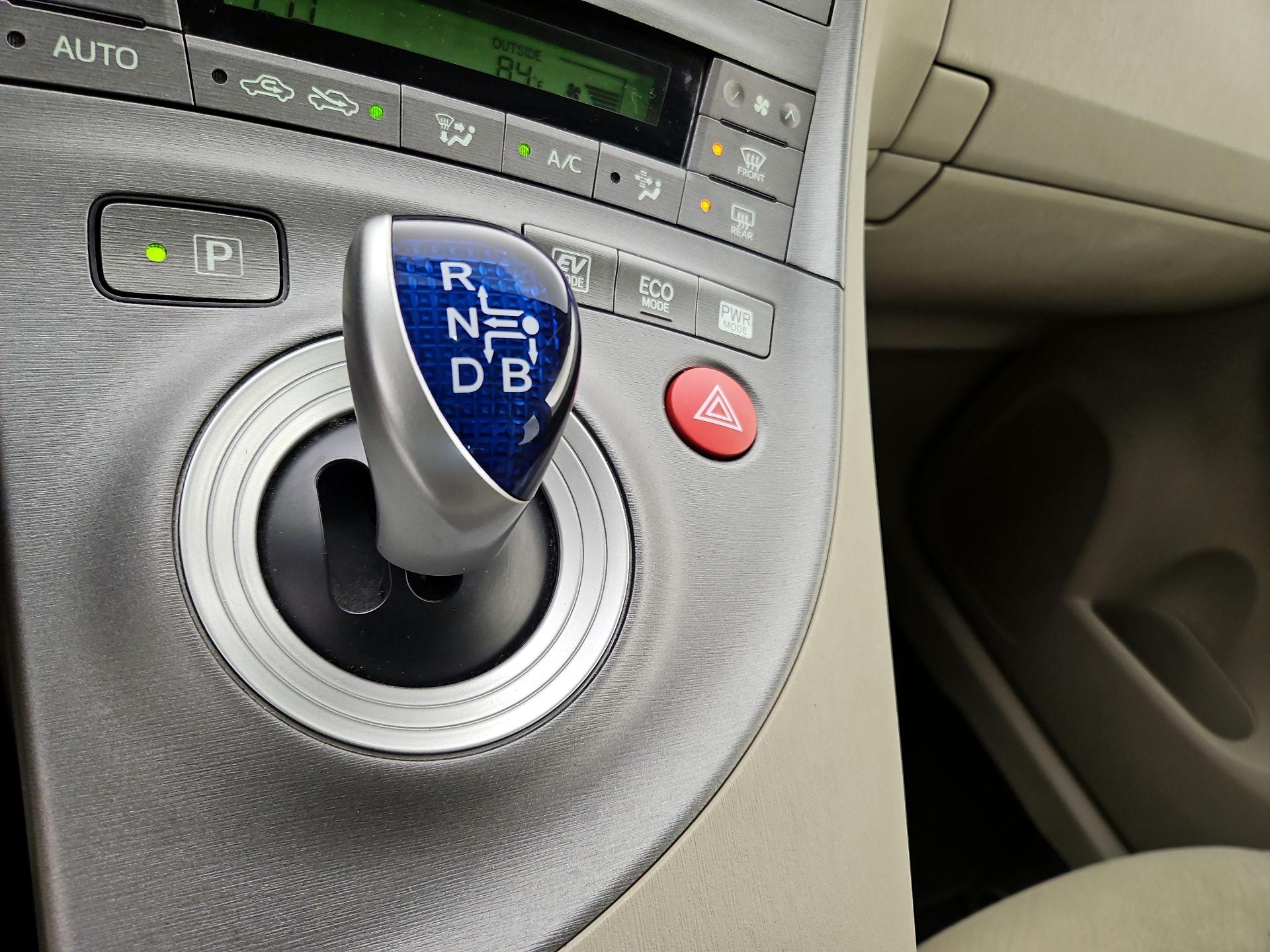 Thumbnail: 2015 Toyota Prius - 17