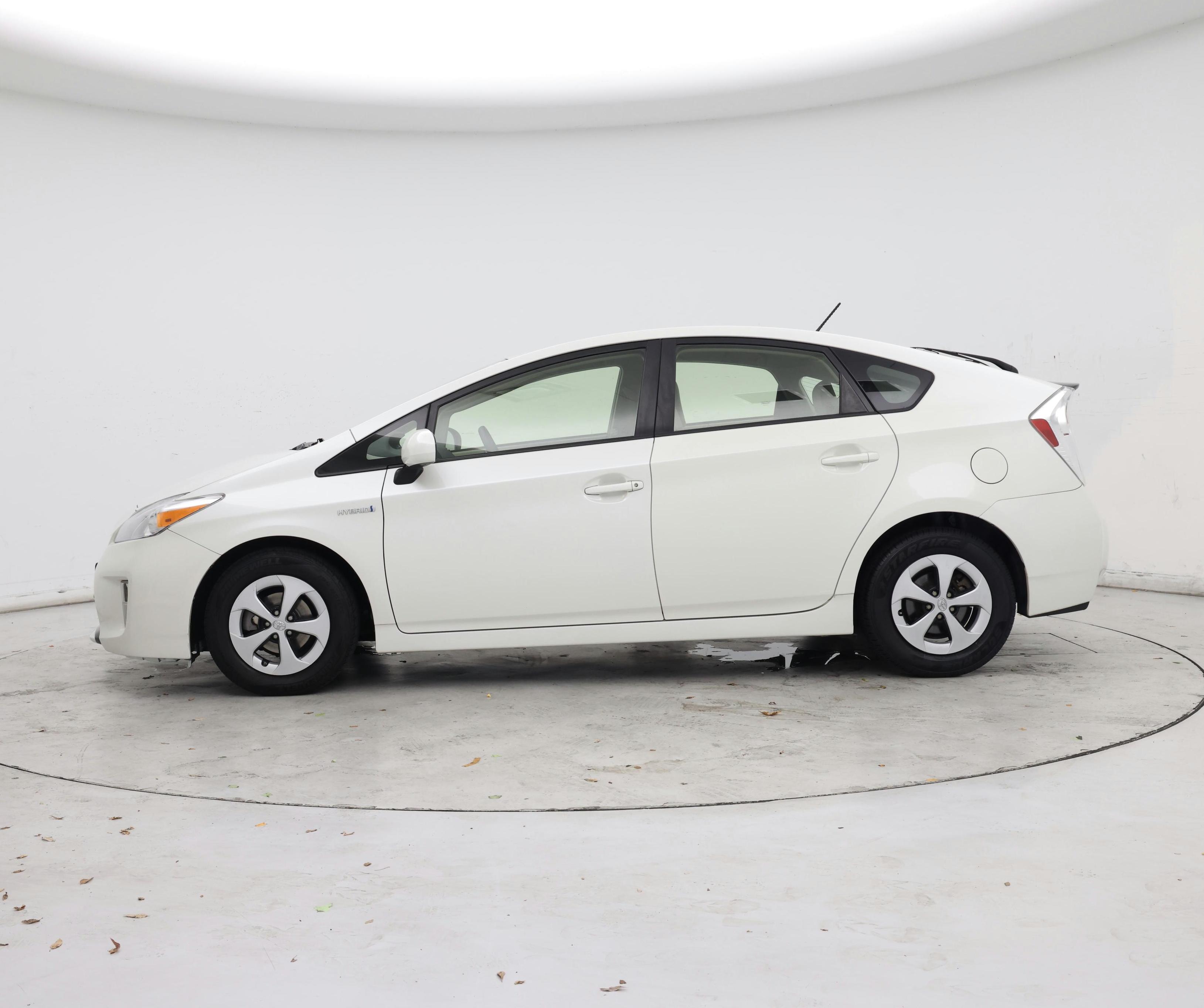 Thumbnail: 2015 Toyota Prius - 3
