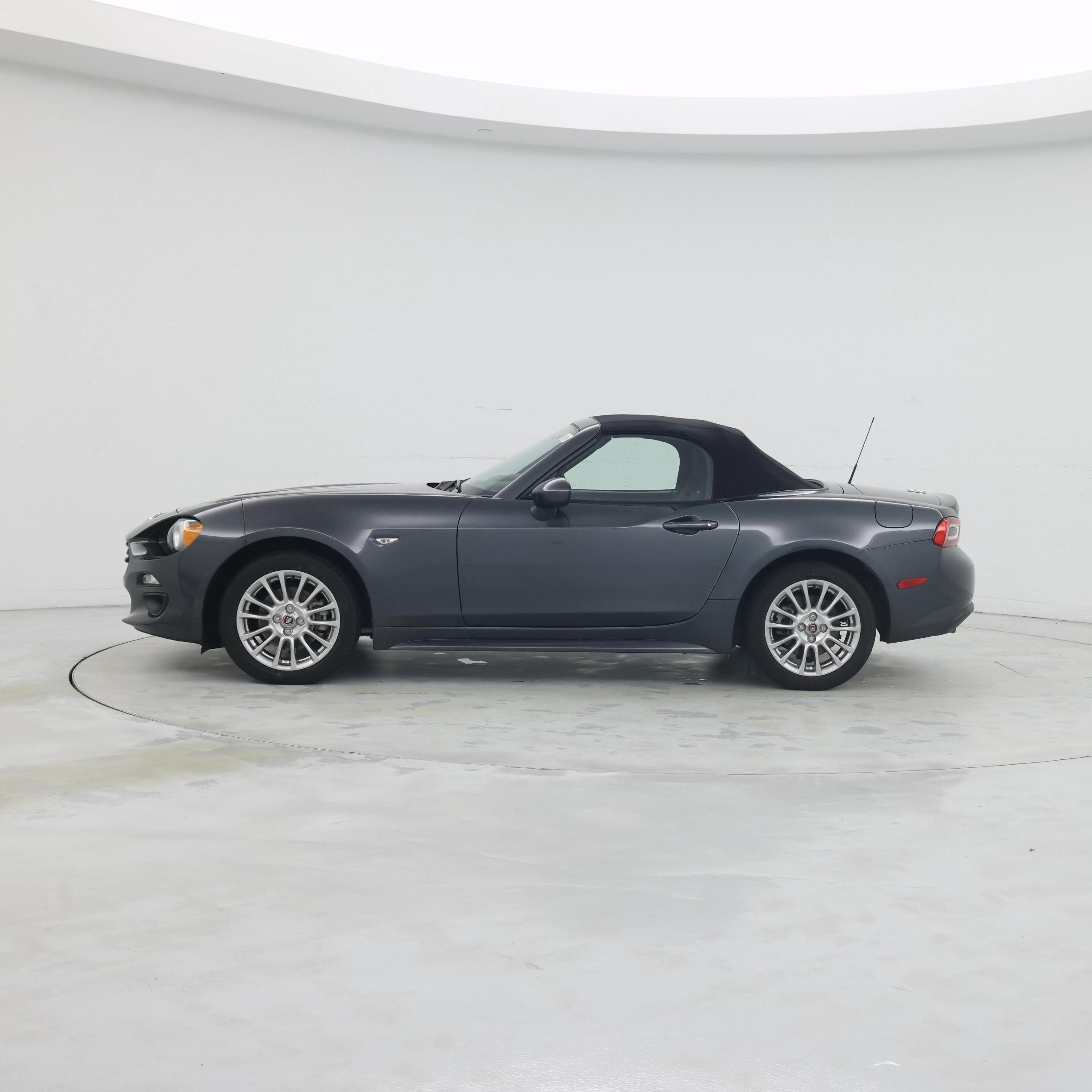 Thumbnail: 2018 Fiat 124 Spider - 3