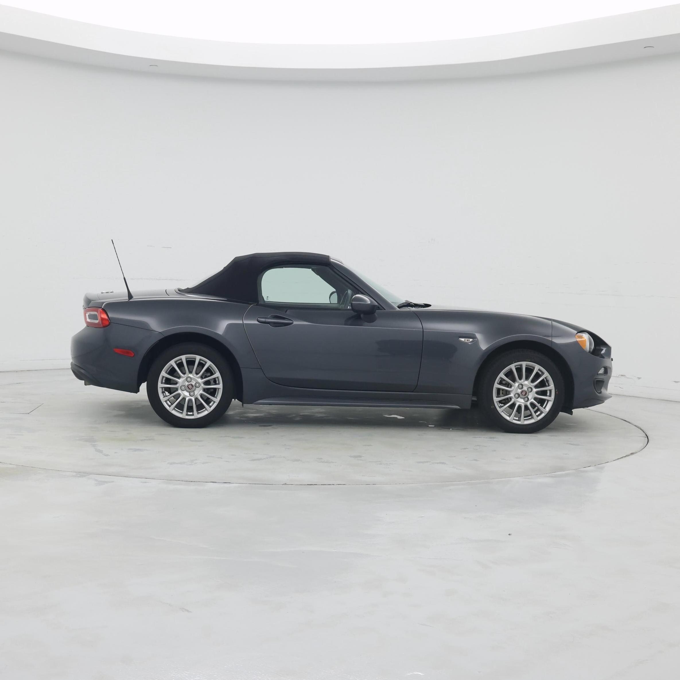 Thumbnail: 2018 Fiat 124 Spider - 7
