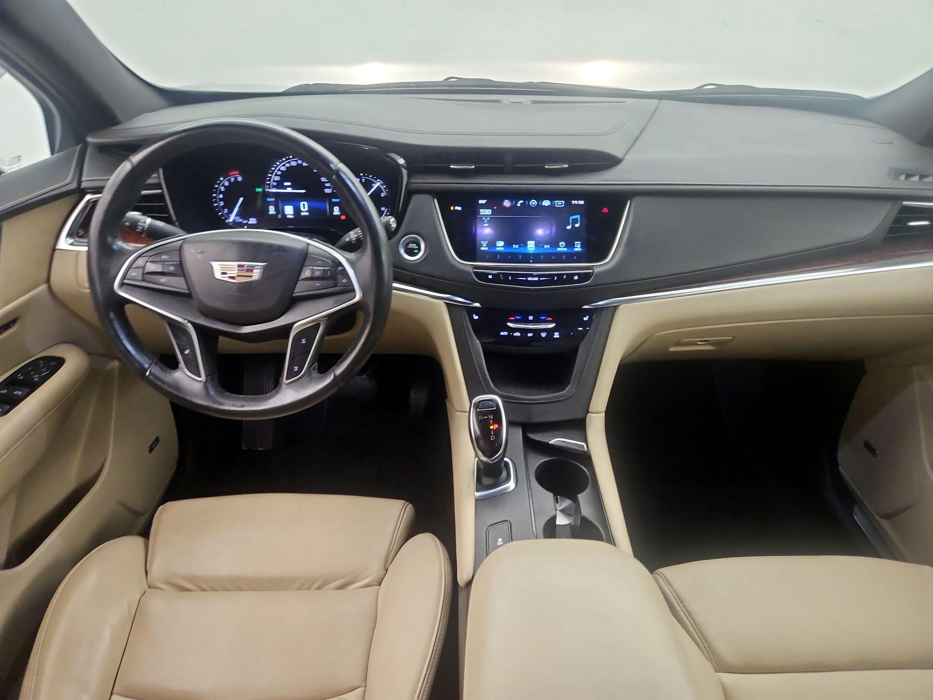 Thumbnail: 2017 Cadillac XT5 - 9