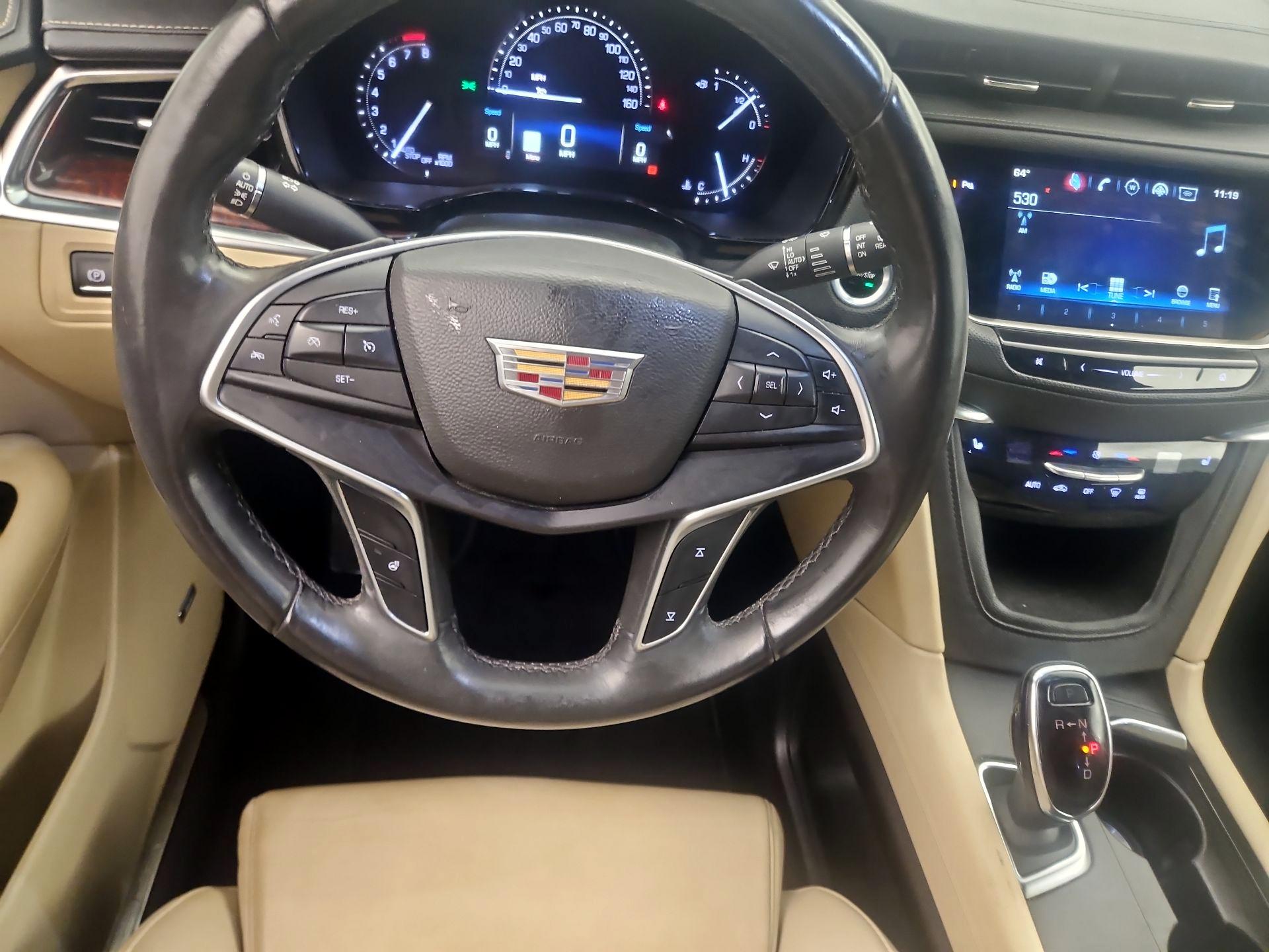 Thumbnail: 2017 Cadillac XT5 - 10