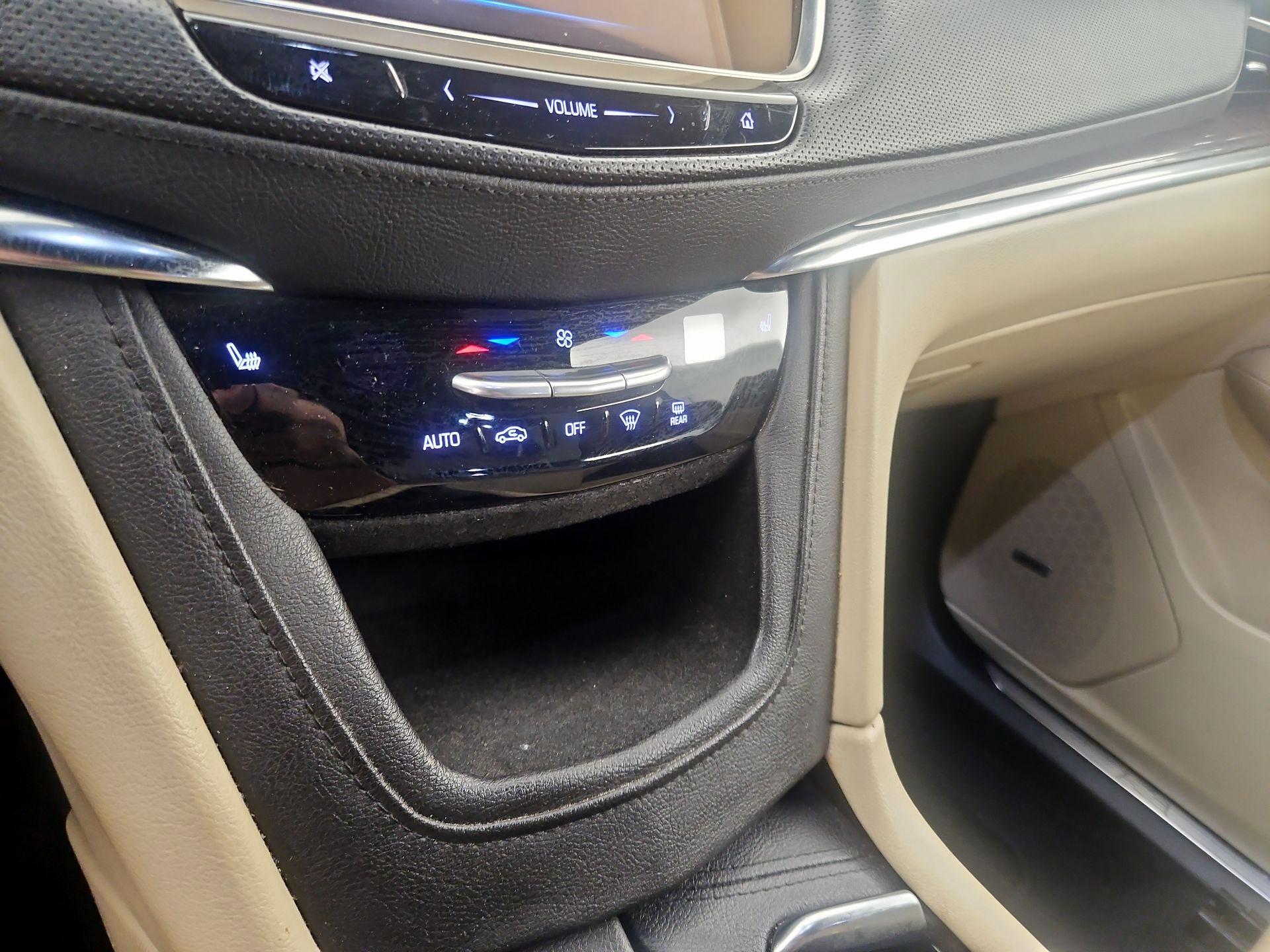 Thumbnail: 2017 Cadillac XT5 - 16