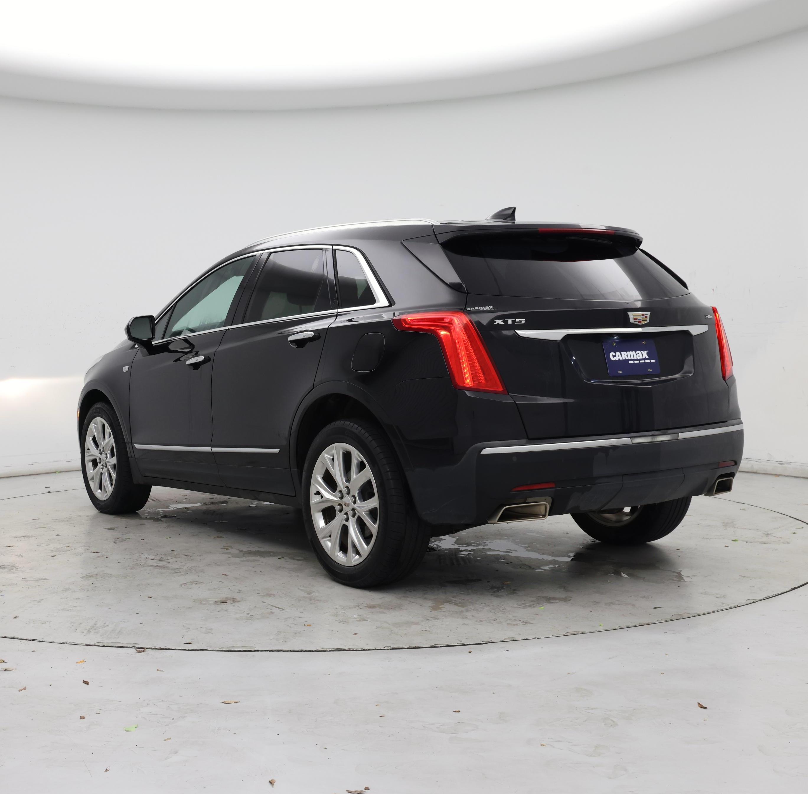 Thumbnail: 2017 Cadillac XT5 - 2