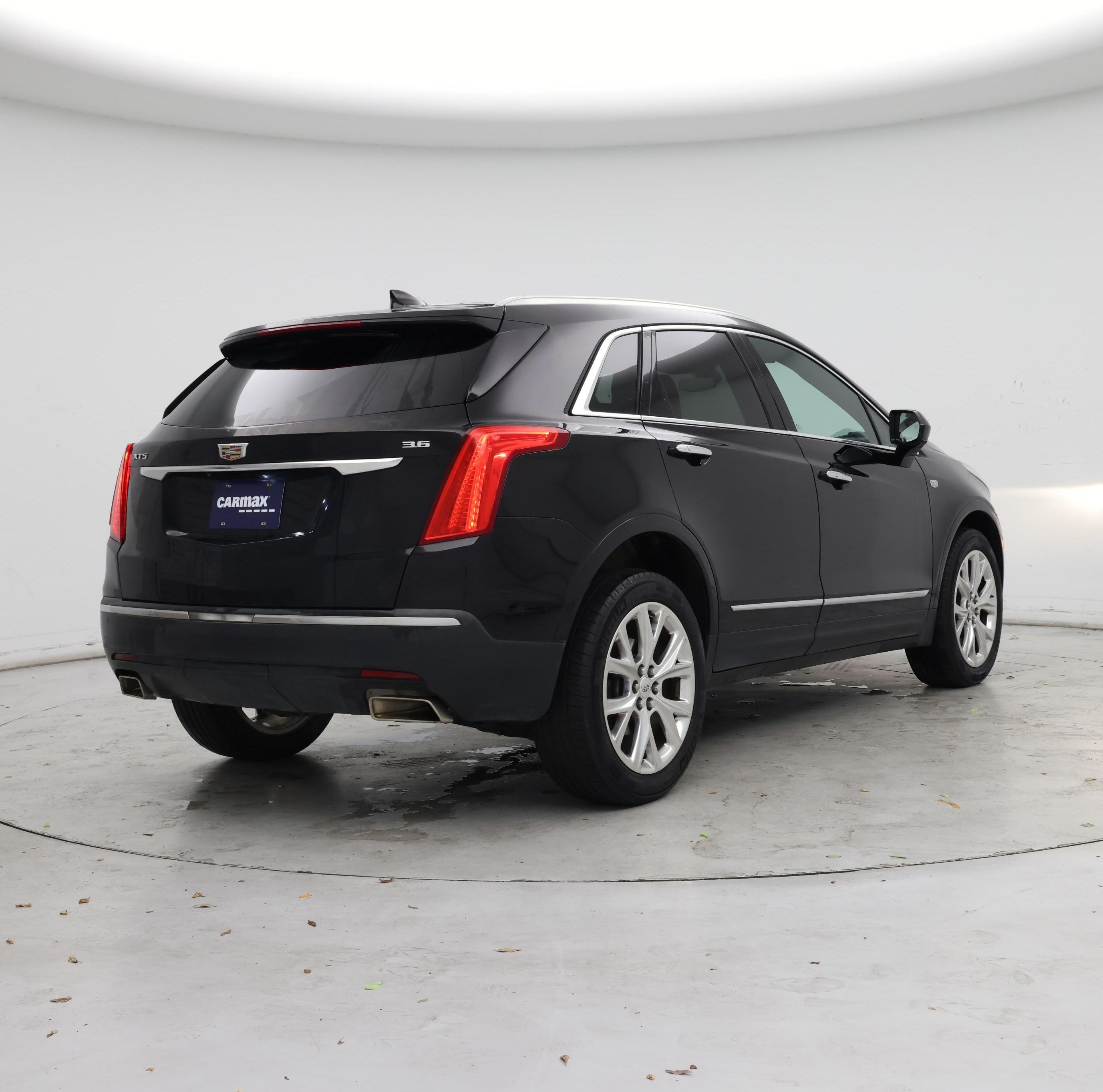 Thumbnail: 2017 Cadillac XT5 - 8