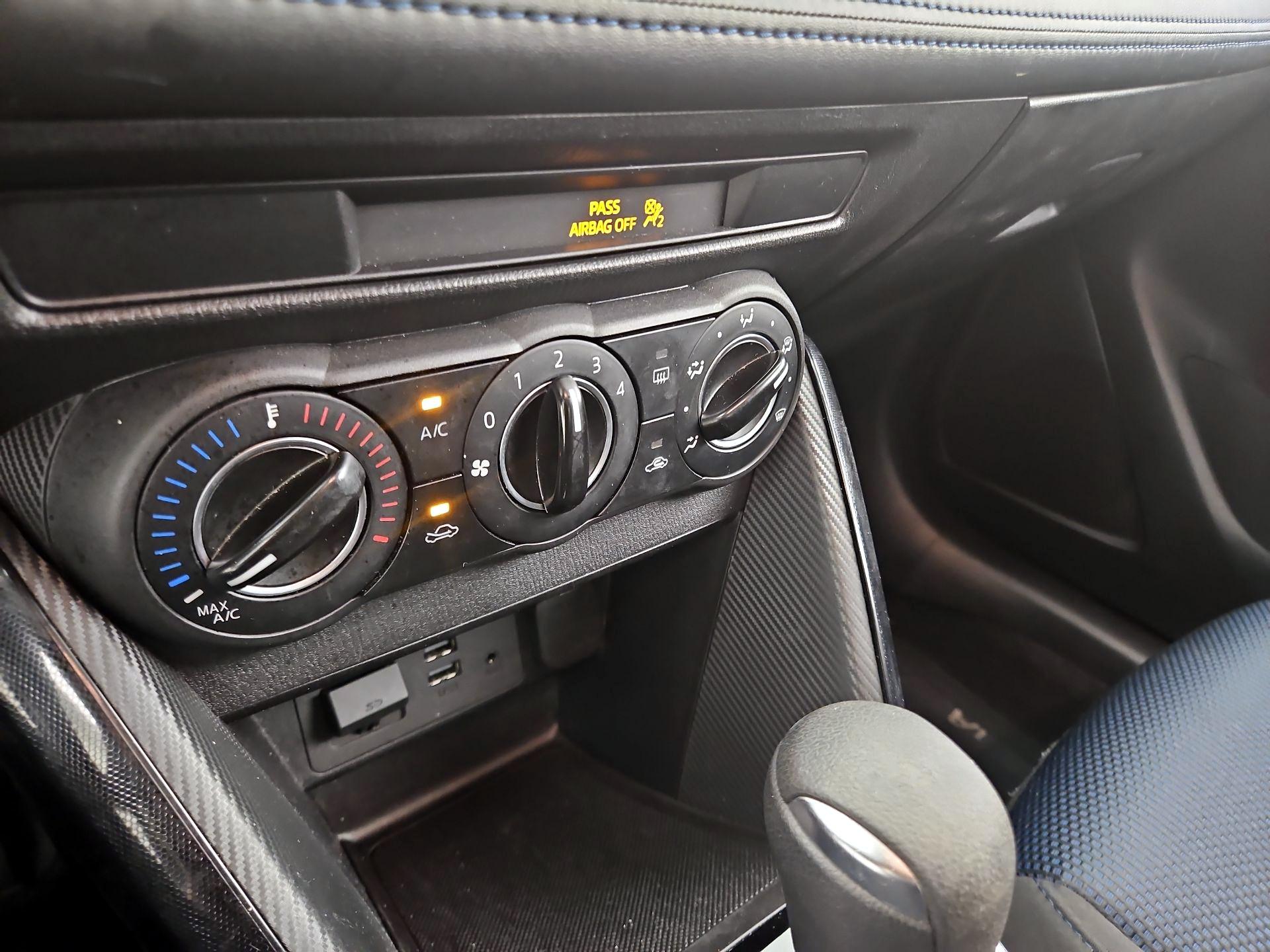 Thumbnail: 2018 Toyota Yaris iA - 16