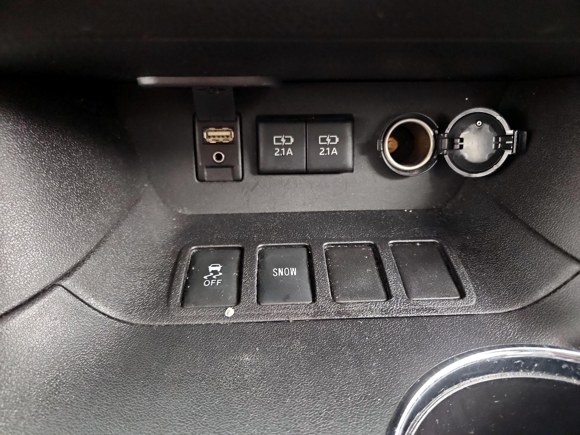 Thumbnail: 2018 Toyota Highlander - 18