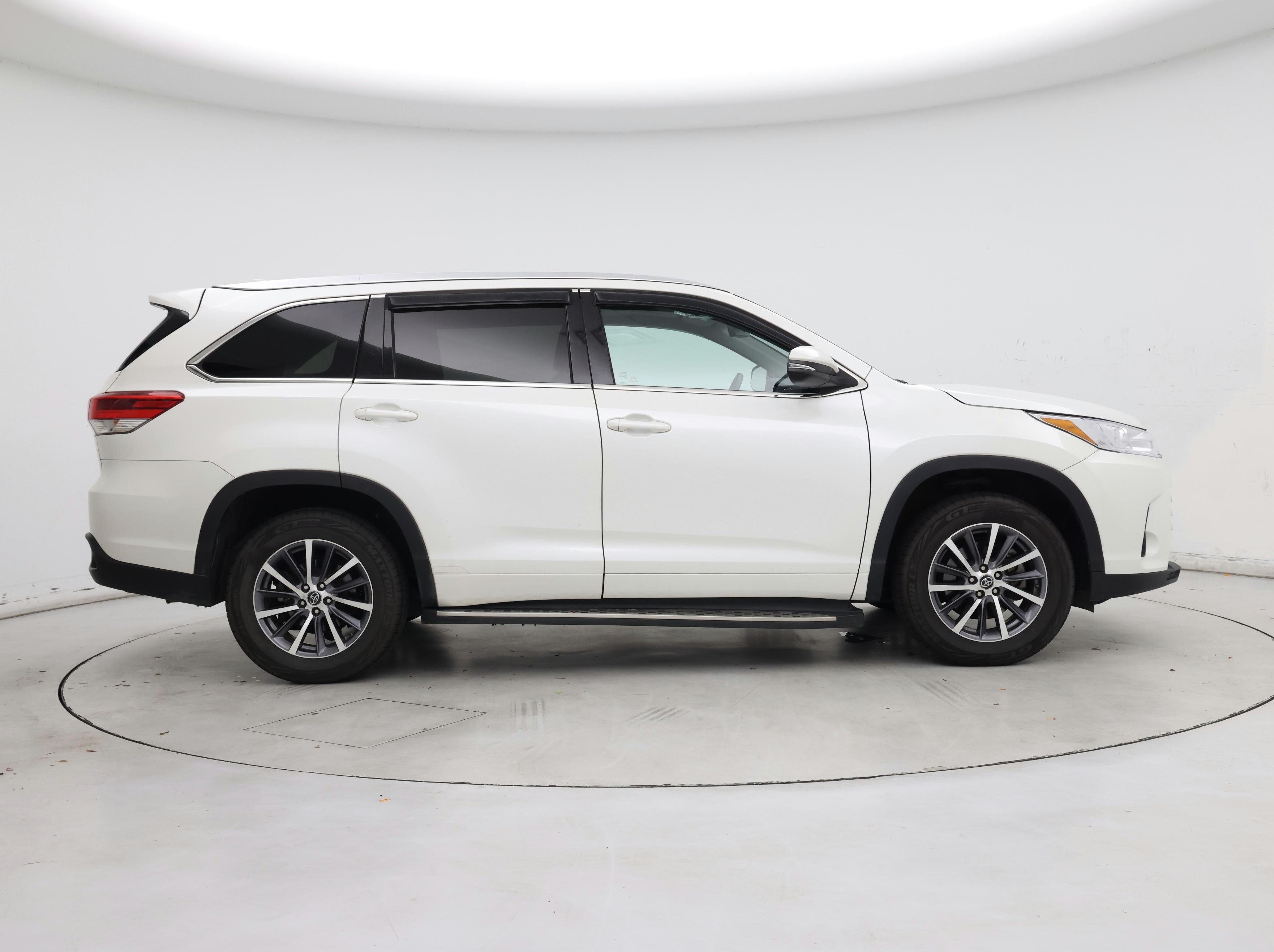 Thumbnail: 2018 Toyota Highlander - 7