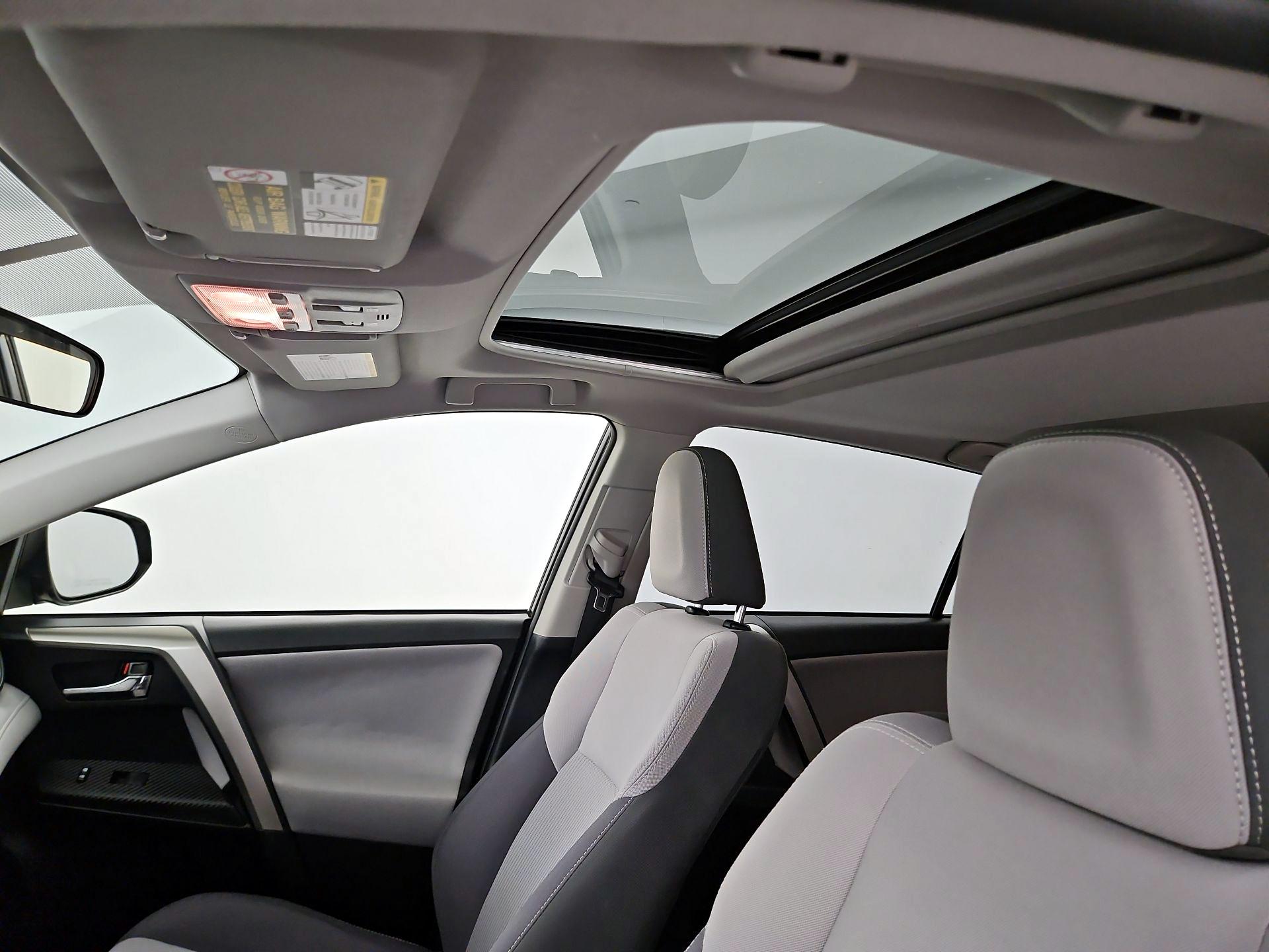 Thumbnail: 2015 Toyota RAV4 - 20