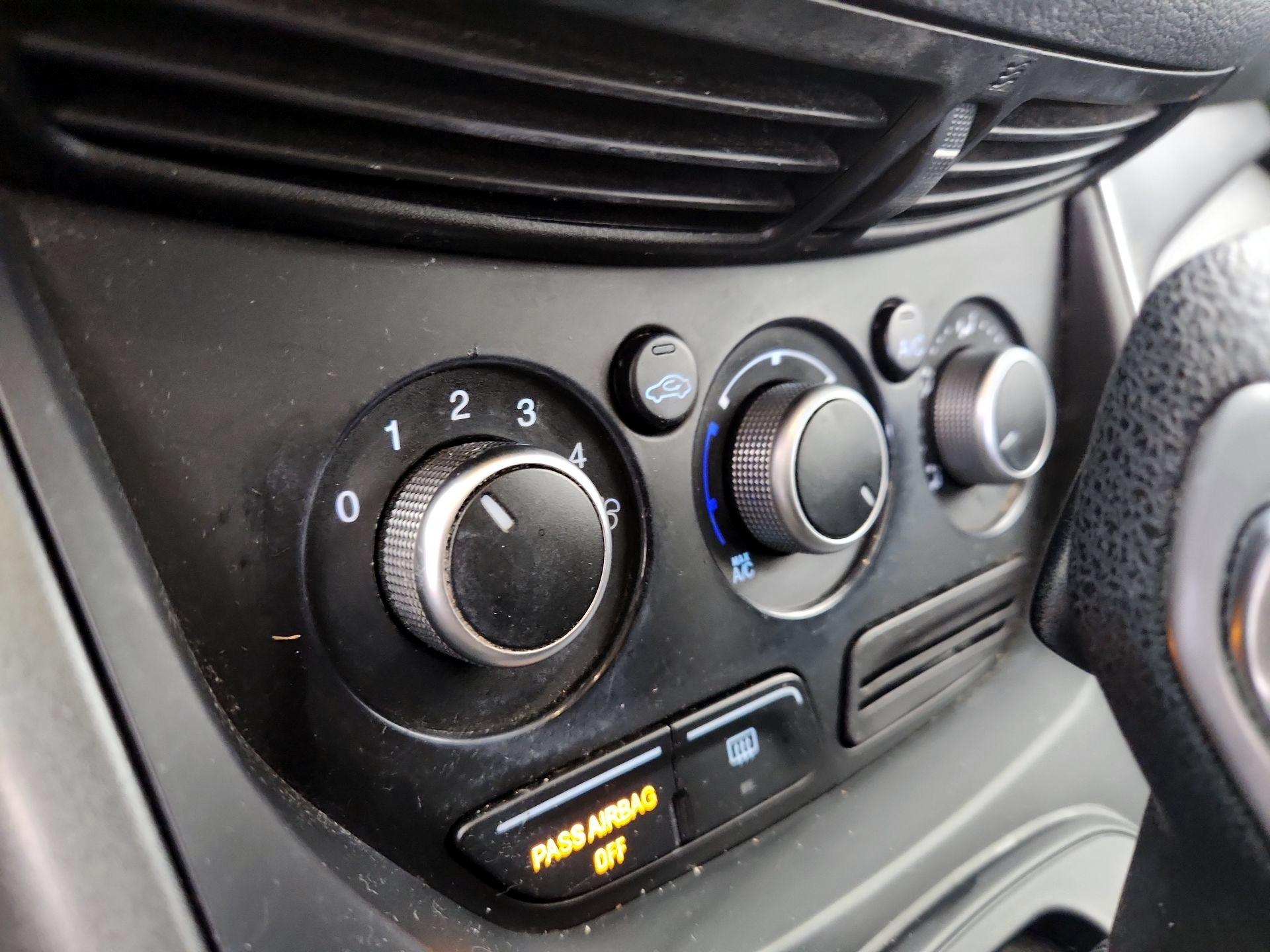 Thumbnail: 2016 Ford Escape - 16