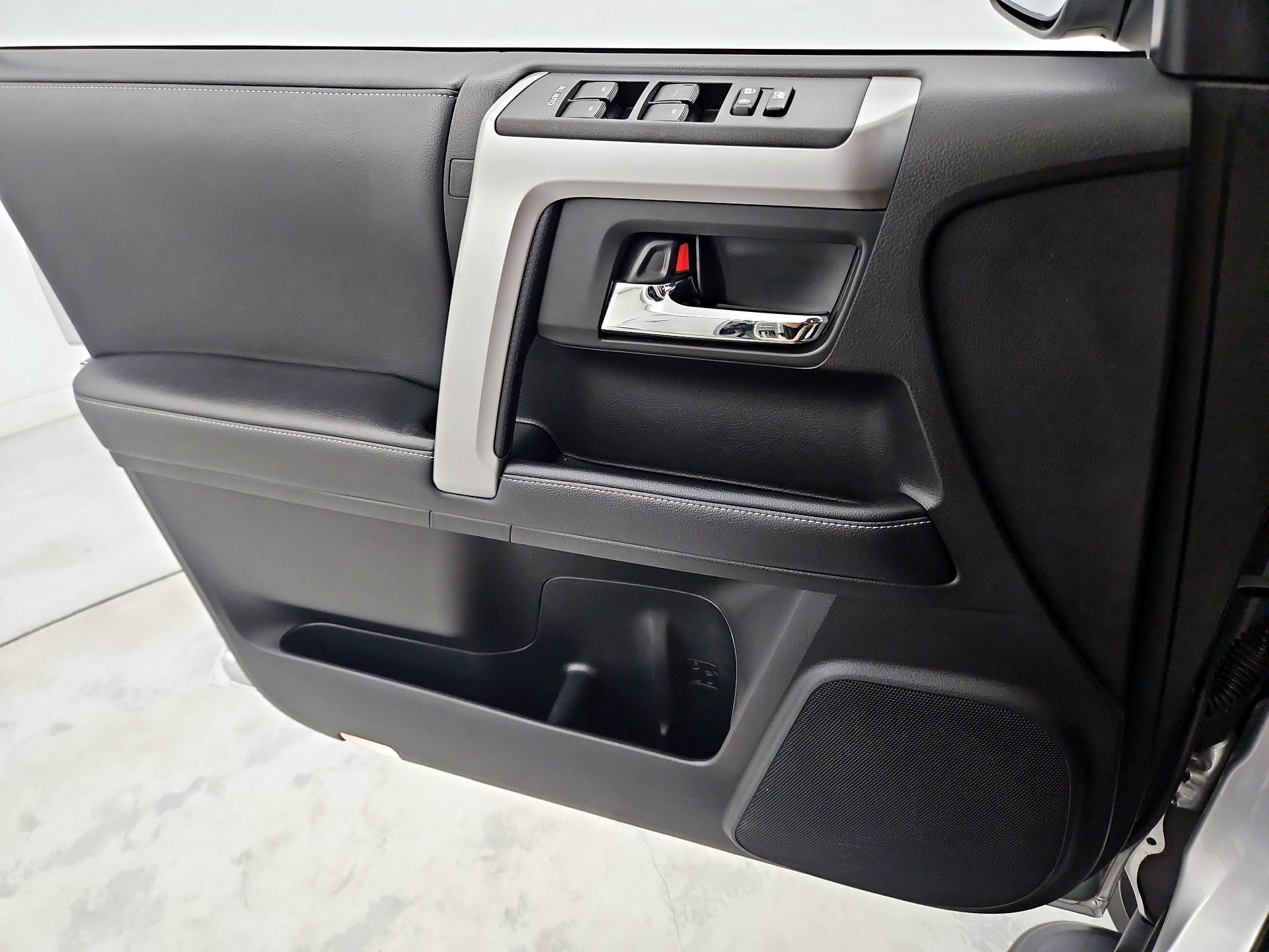 Thumbnail: 2019 Toyota 4Runner - 12