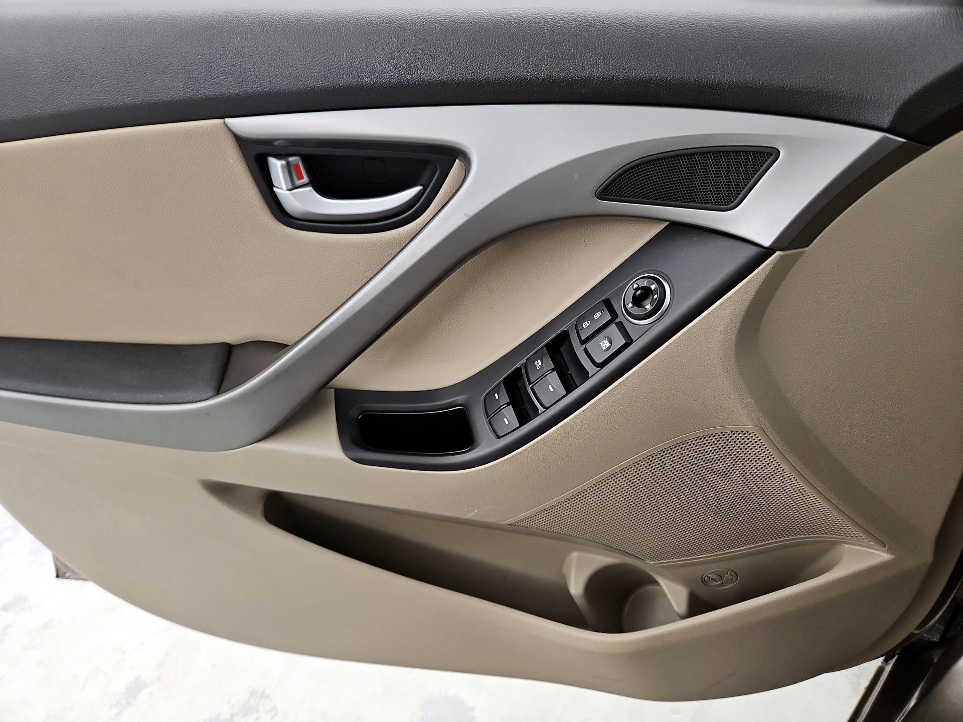 Thumbnail: 2014 Hyundai Elantra - 12