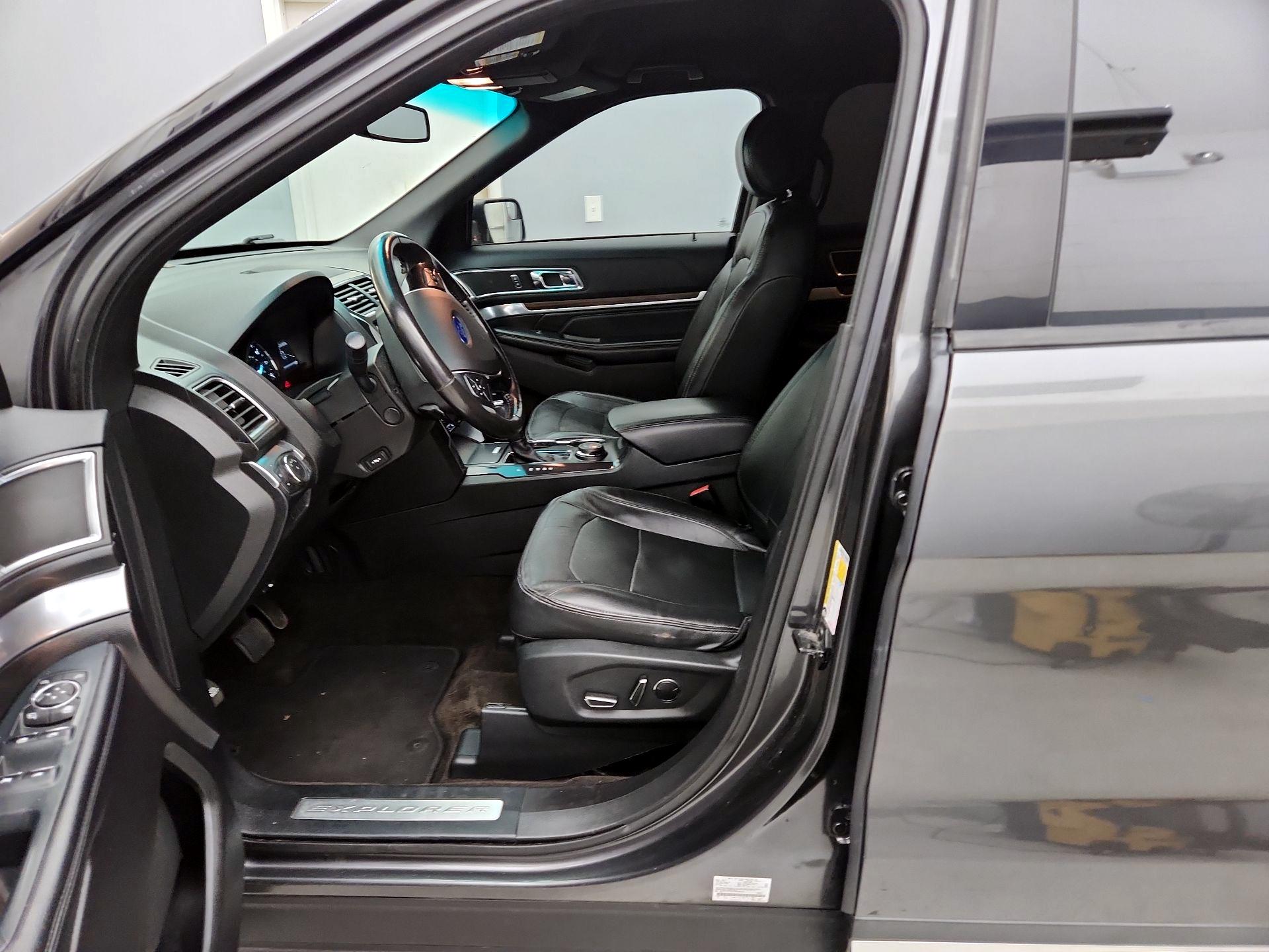 Thumbnail: 2016 Ford Explorer - 11