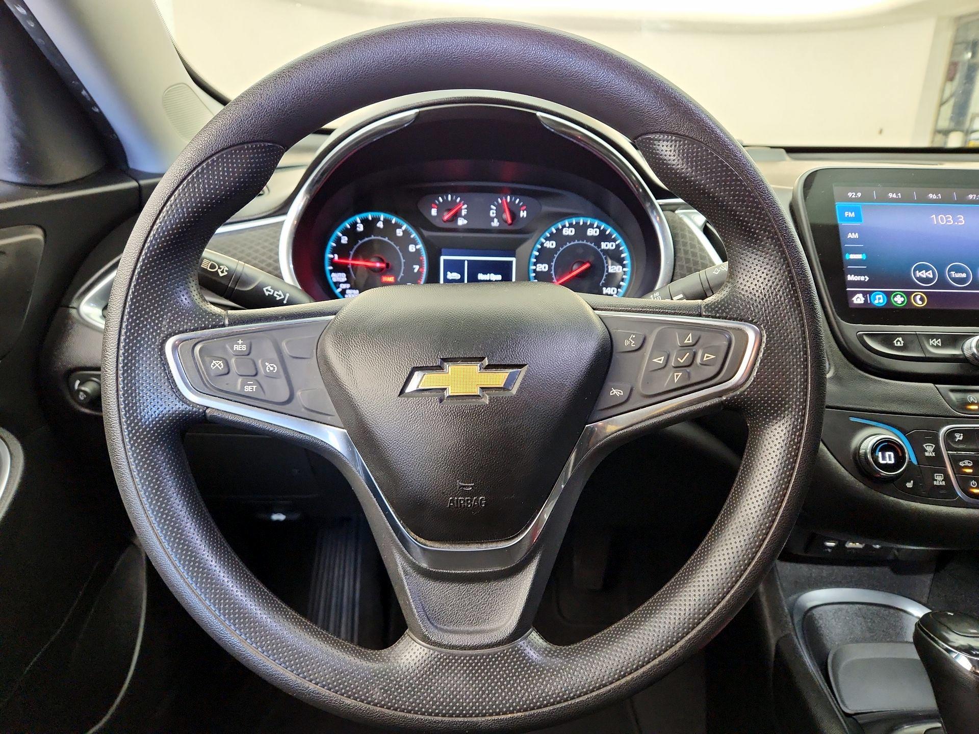Thumbnail: 2020 Chevrolet Malibu - 10