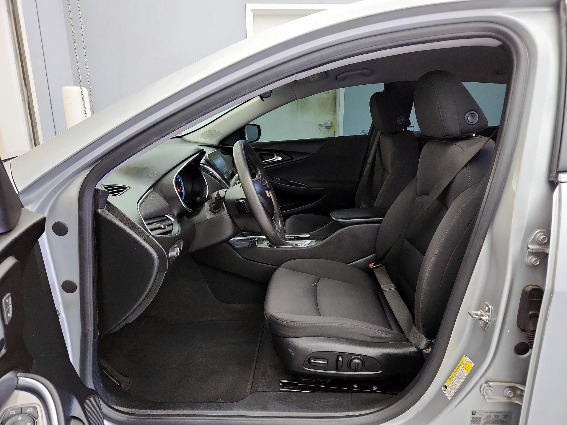 Thumbnail: 2020 Chevrolet Malibu - 11