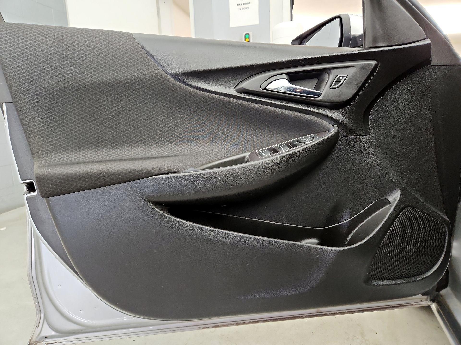 Thumbnail: 2020 Chevrolet Malibu - 12