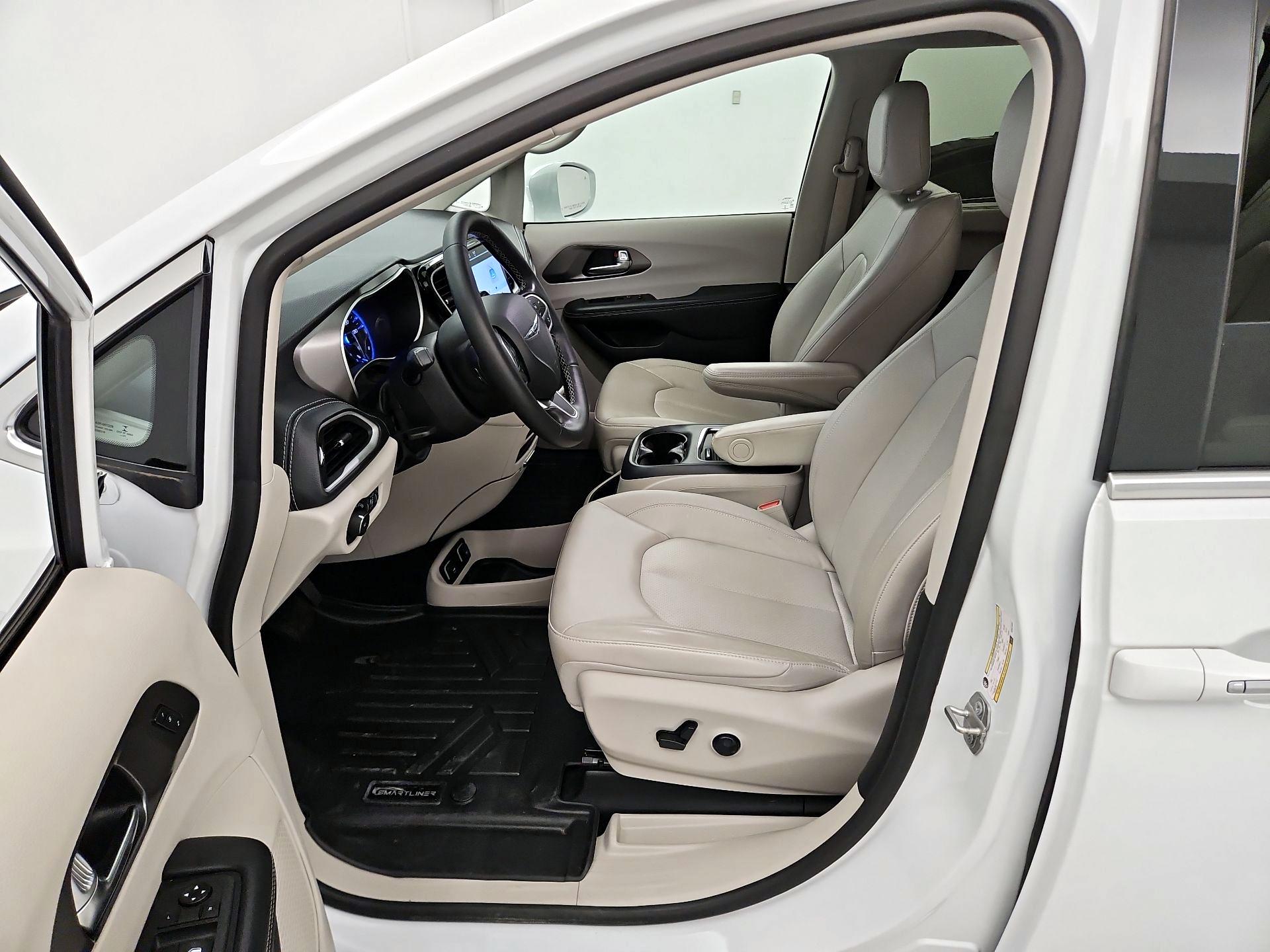 Thumbnail: 2021 Chrysler Pacifica - 11
