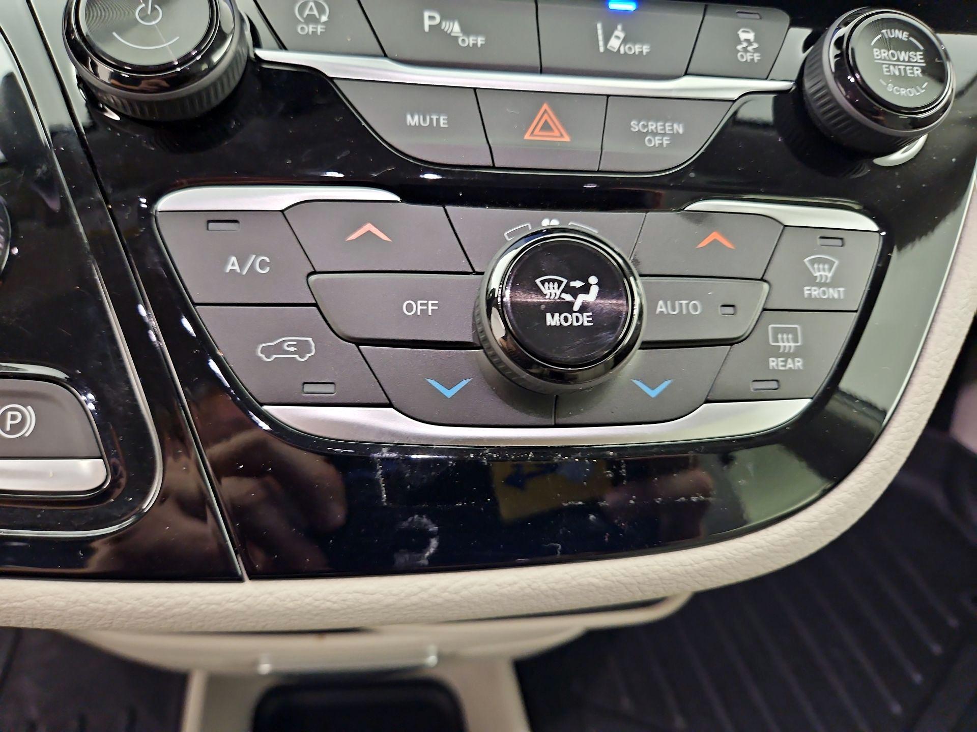Thumbnail: 2021 Chrysler Pacifica - 16