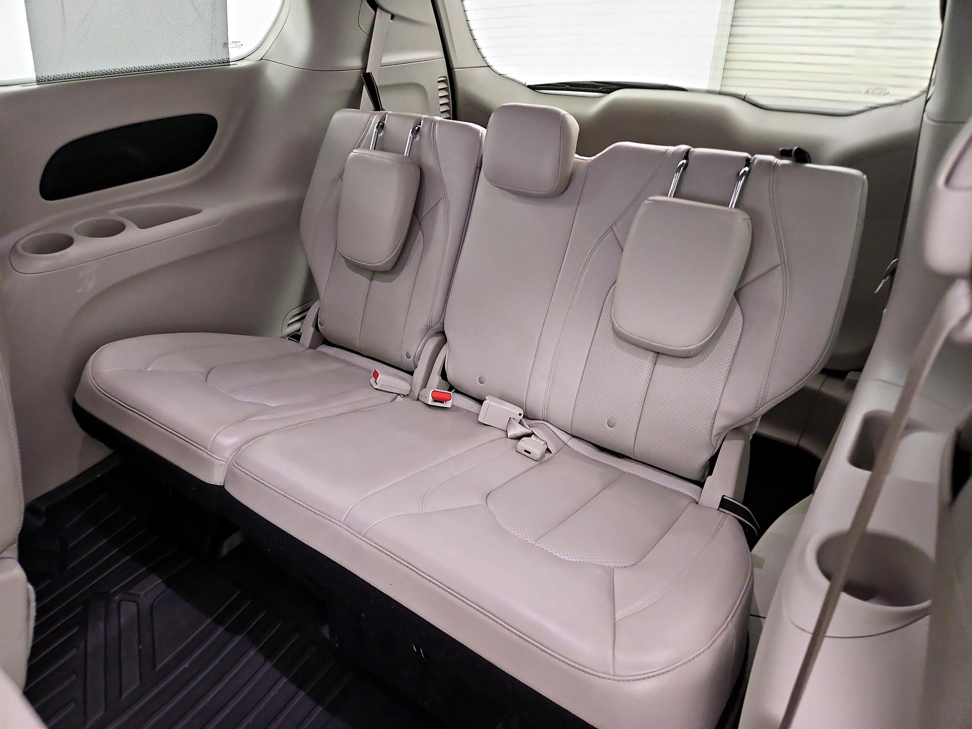 Thumbnail: 2021 Chrysler Pacifica - 20