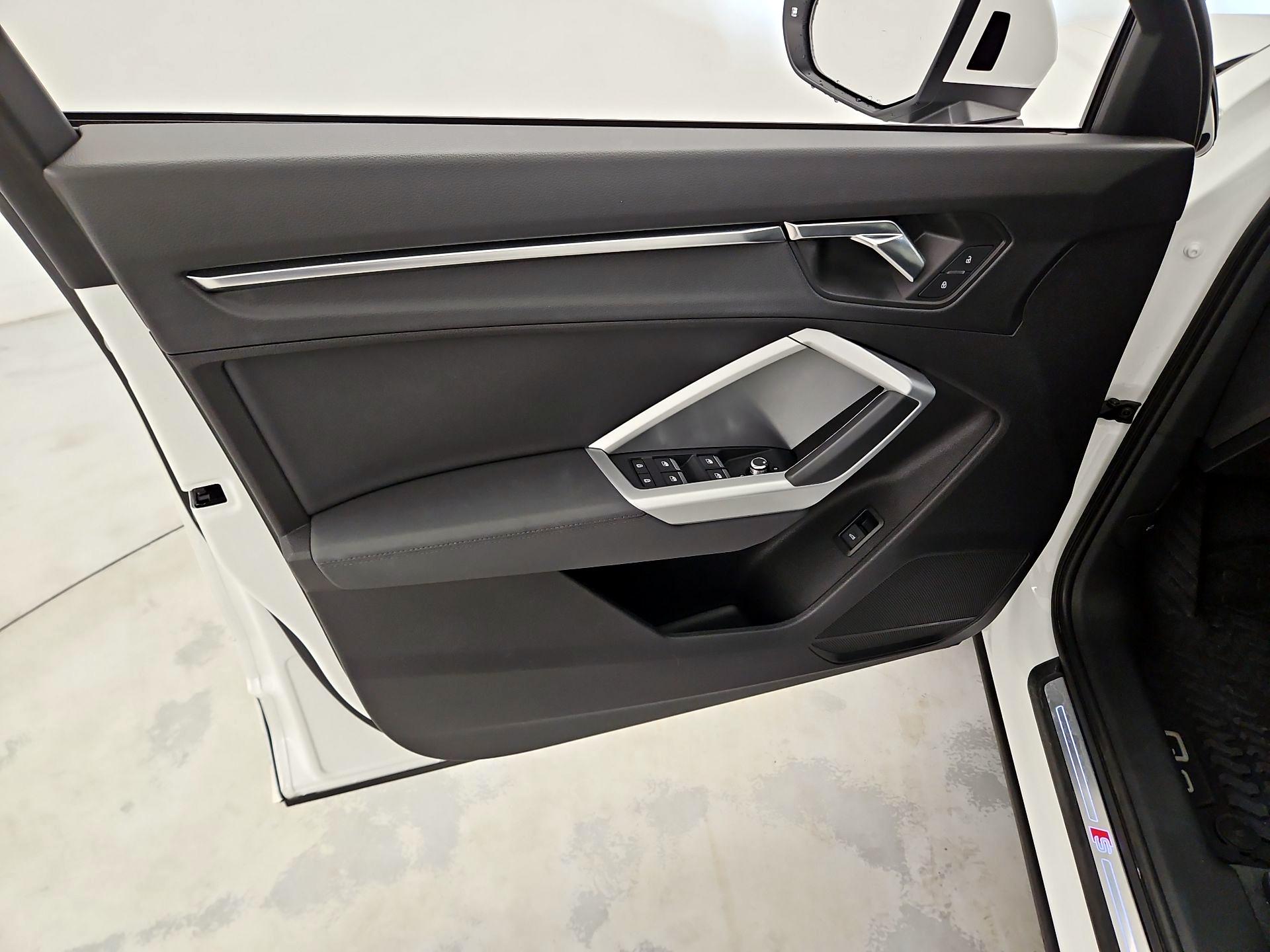 Thumbnail: 2020 Audi Q3 - 12