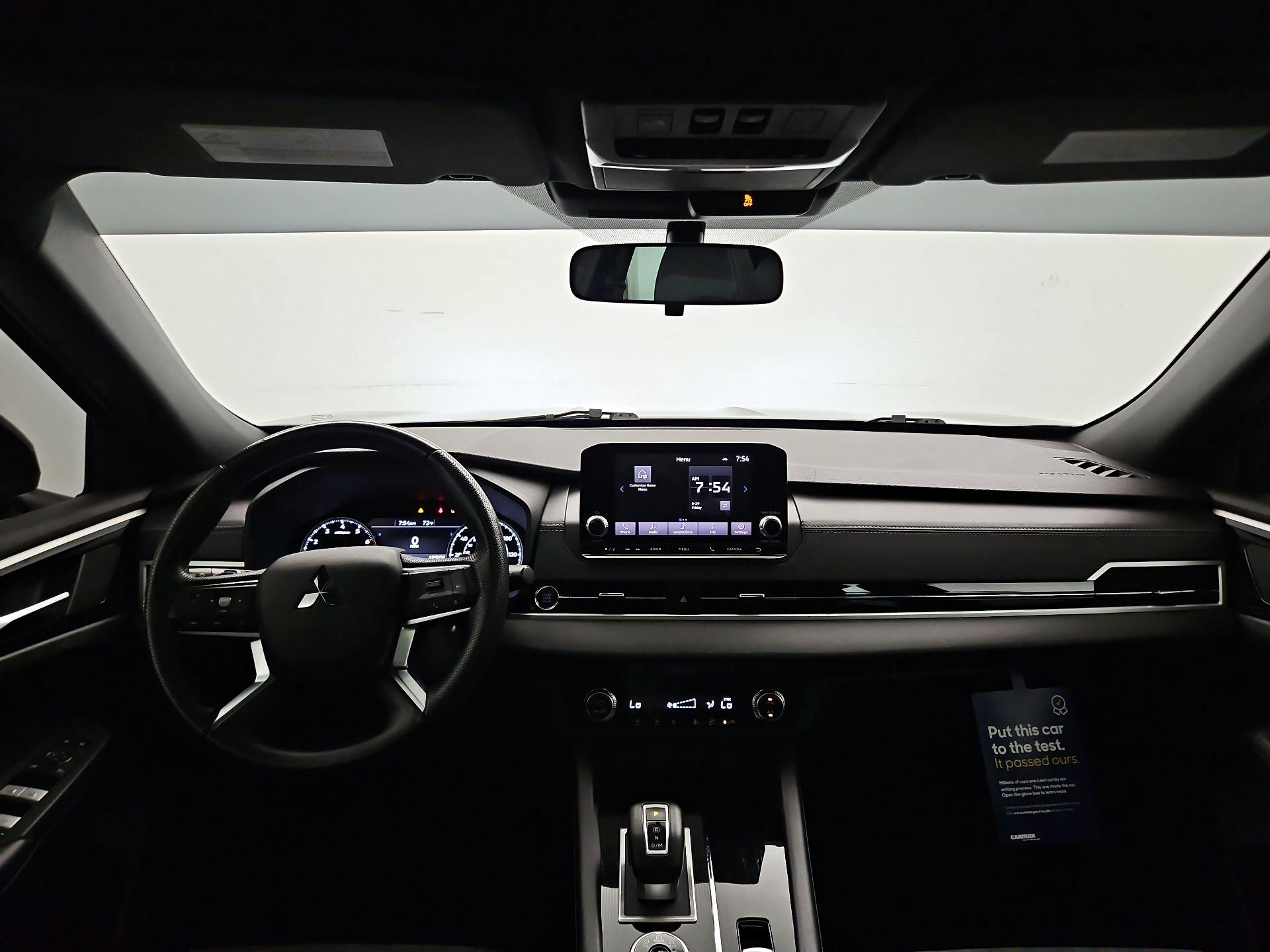 Thumbnail: 2022 Mitsubishi Outlander - 9